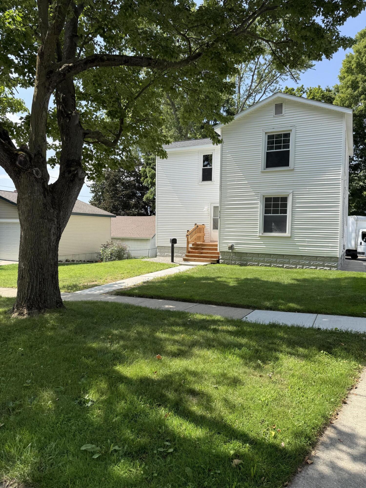313 Morse Street Property Photo 3