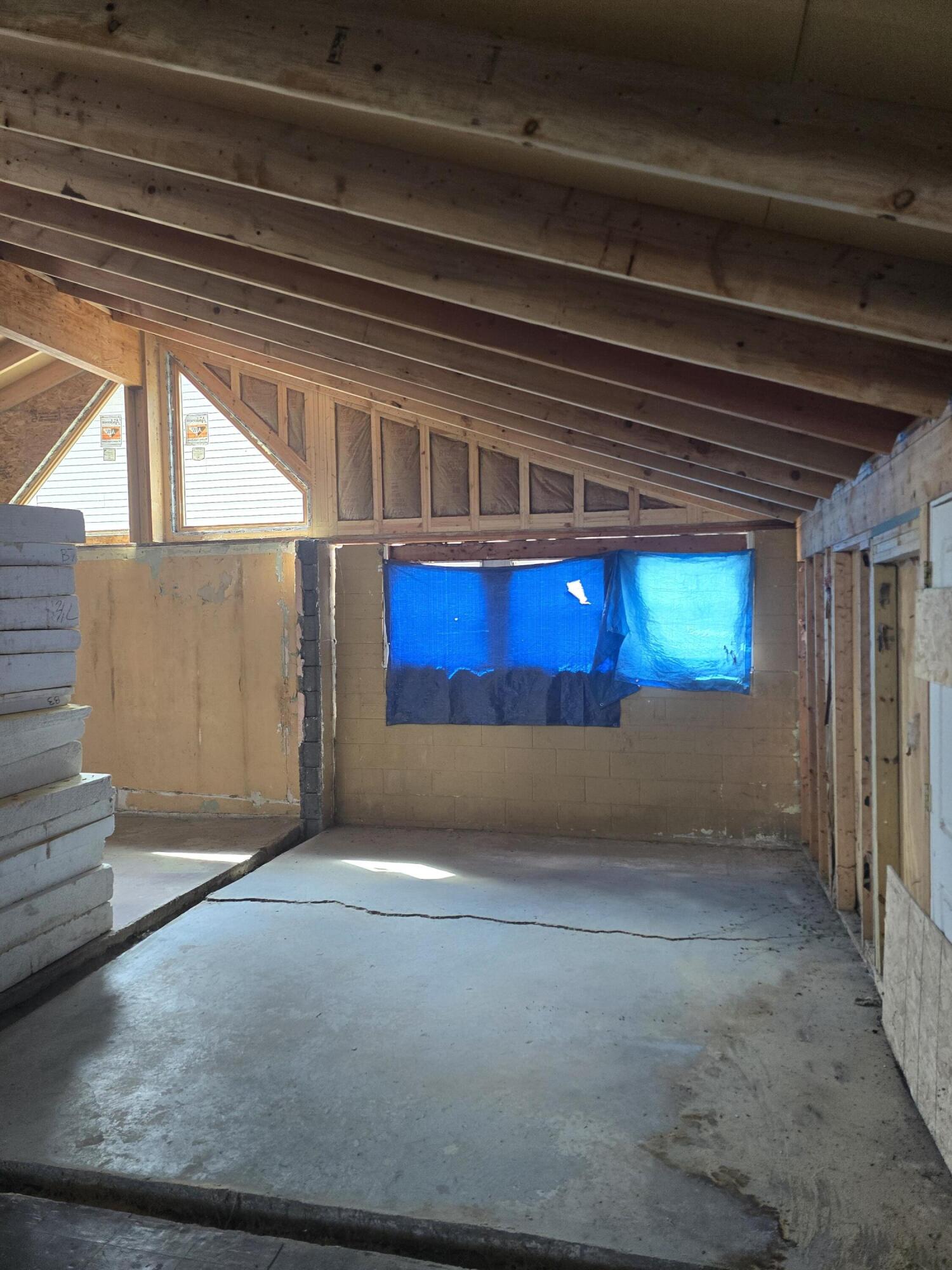 623 E Paulson Street Property Photo 1