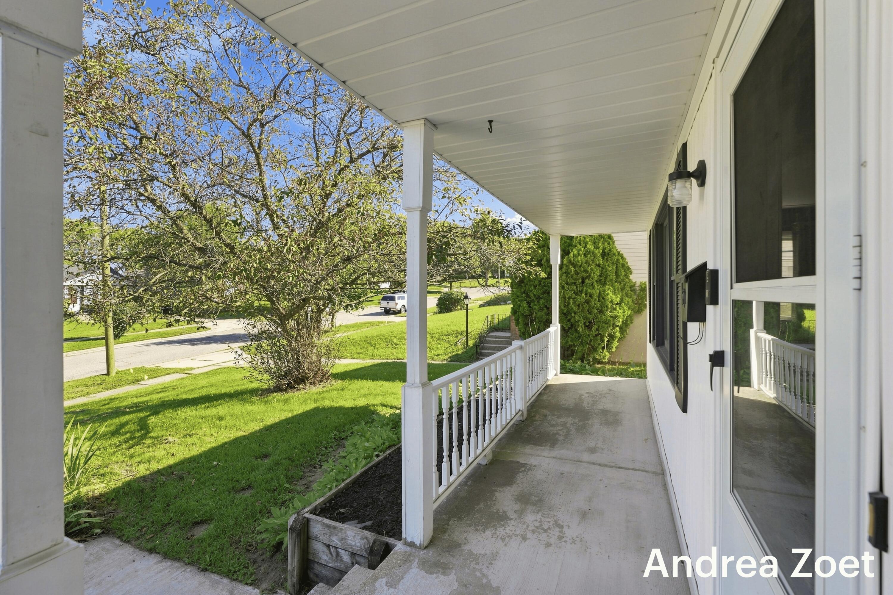 1044 Lockridge Drive Ne Property Photo 3