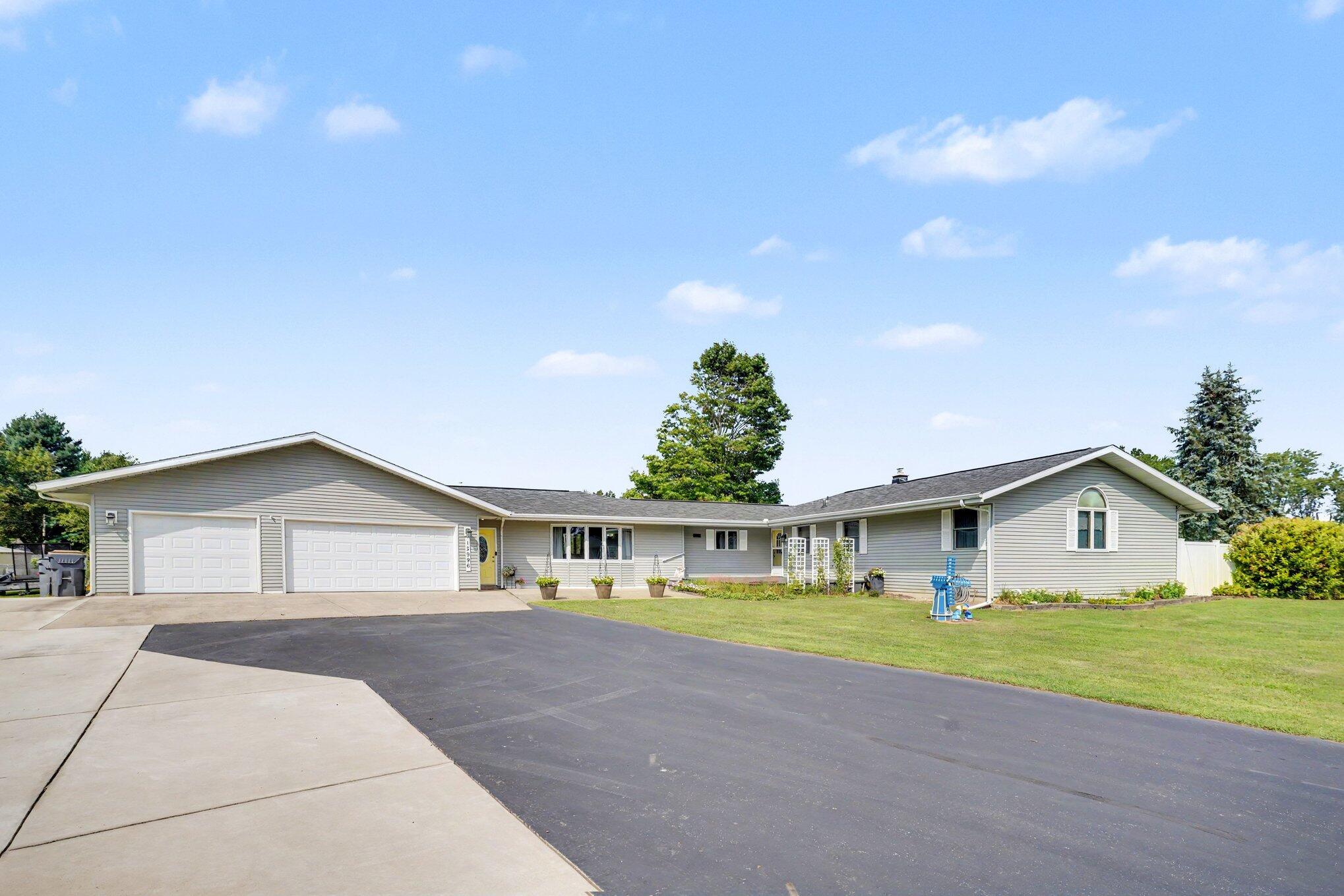 12996 Bayview Drive Property Photo 1