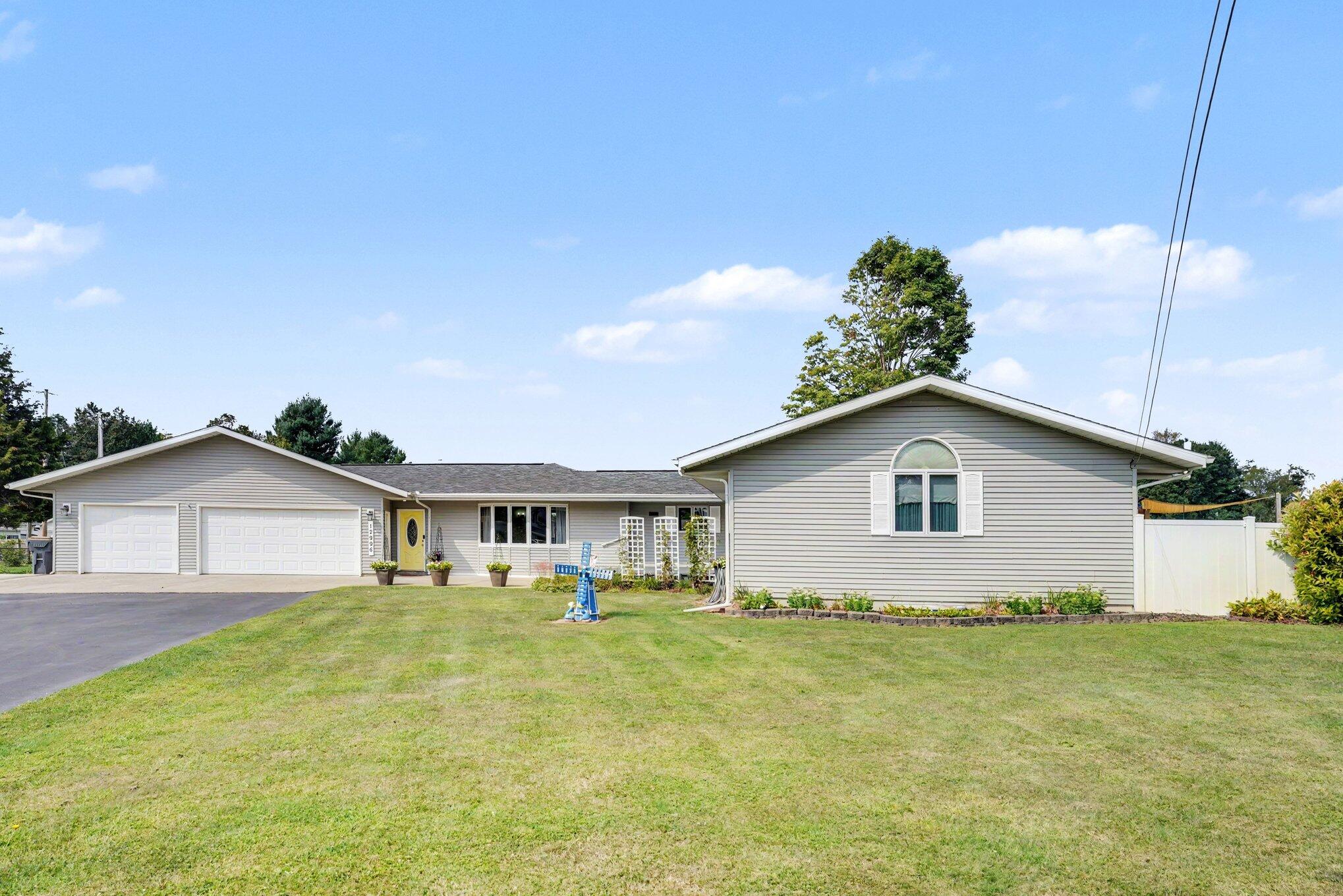 12996 Bayview Drive Property Photo 4