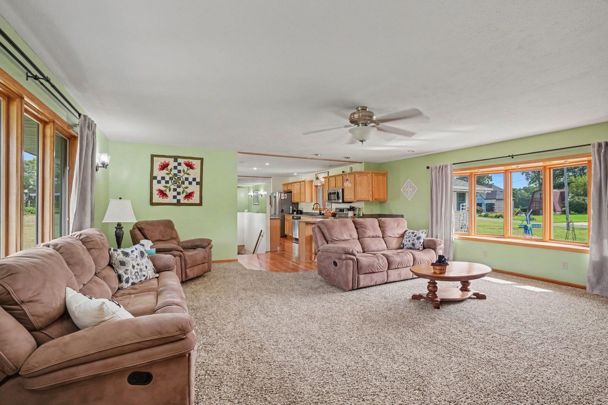 12996 Bayview Drive Property Photo 5