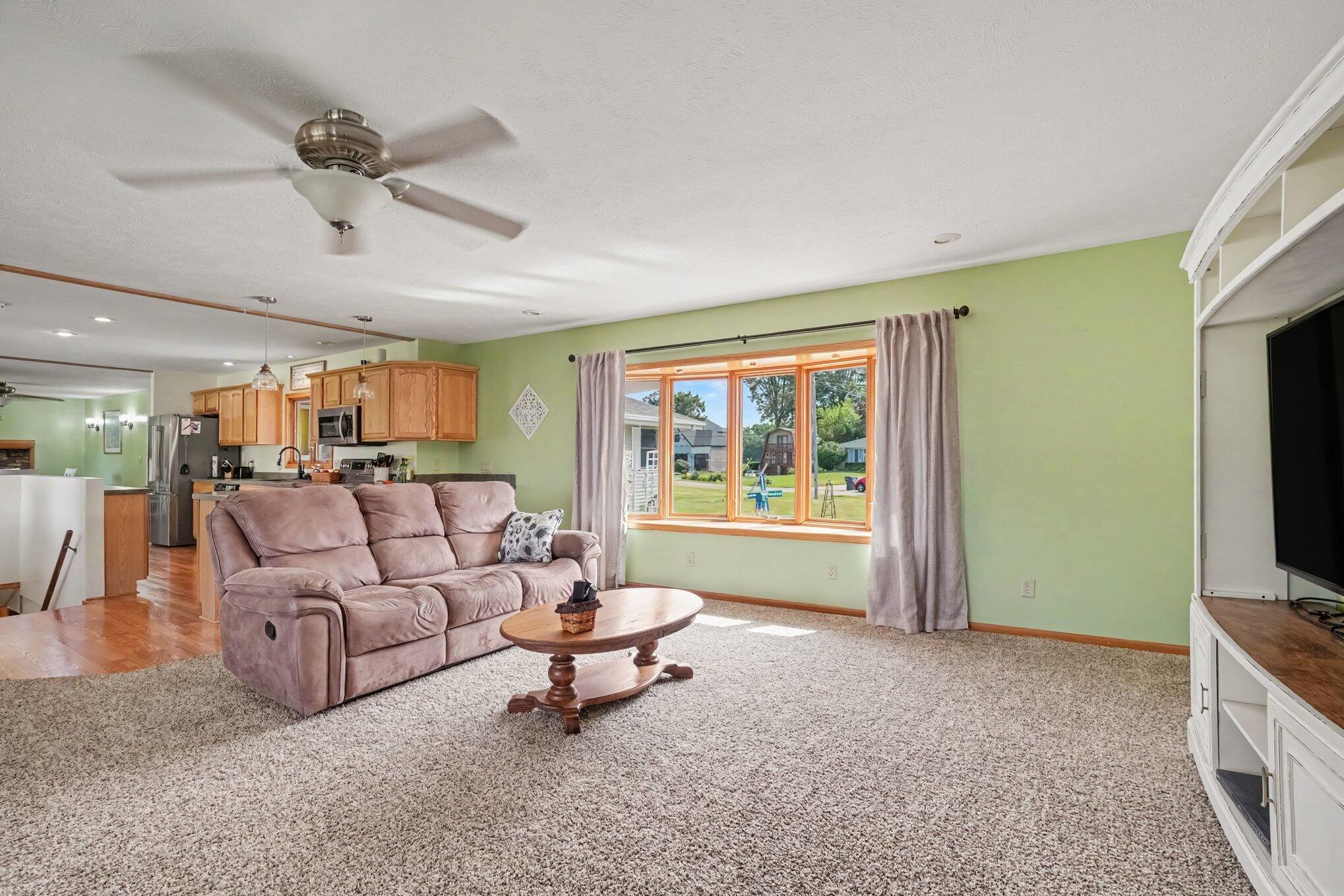12996 Bayview Drive Property Photo 6