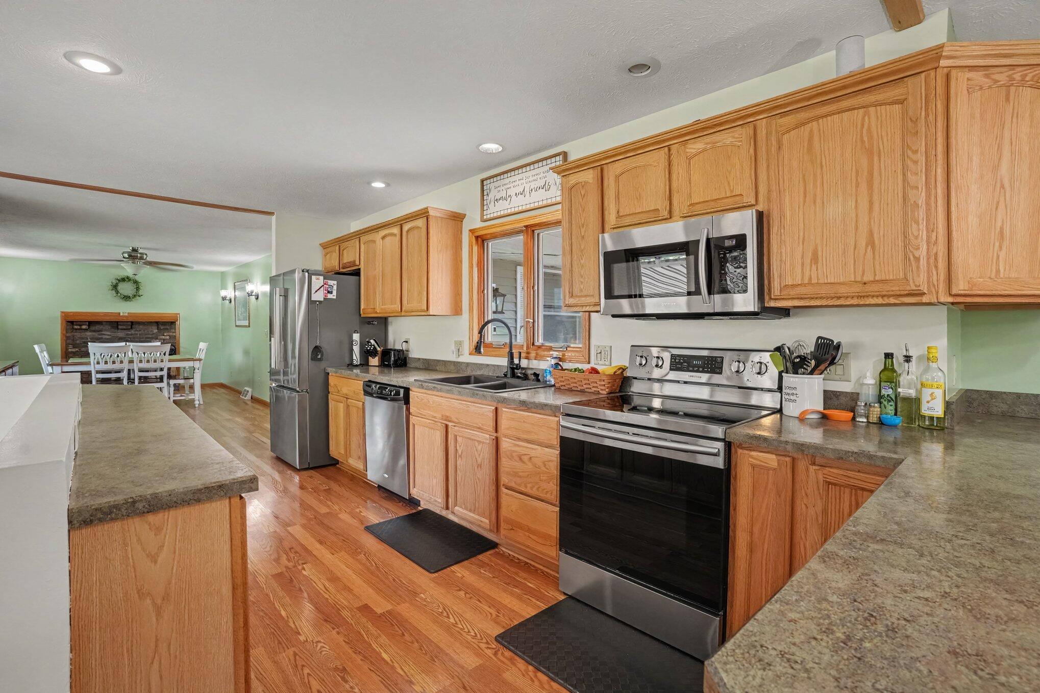 12996 Bayview Drive Property Photo 8