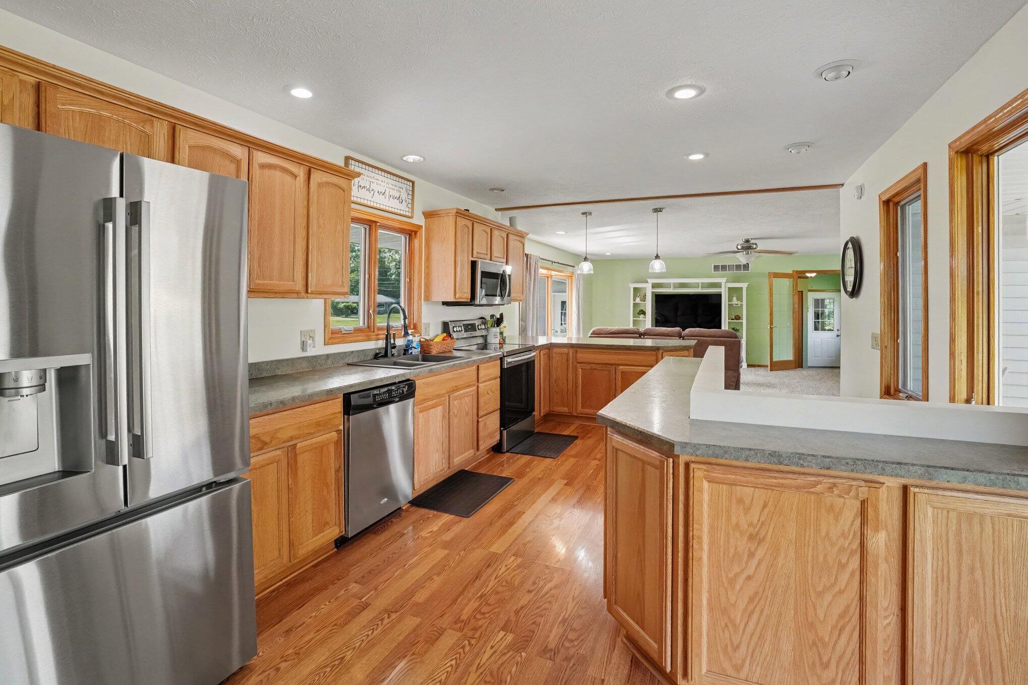 12996 Bayview Drive Property Photo 9