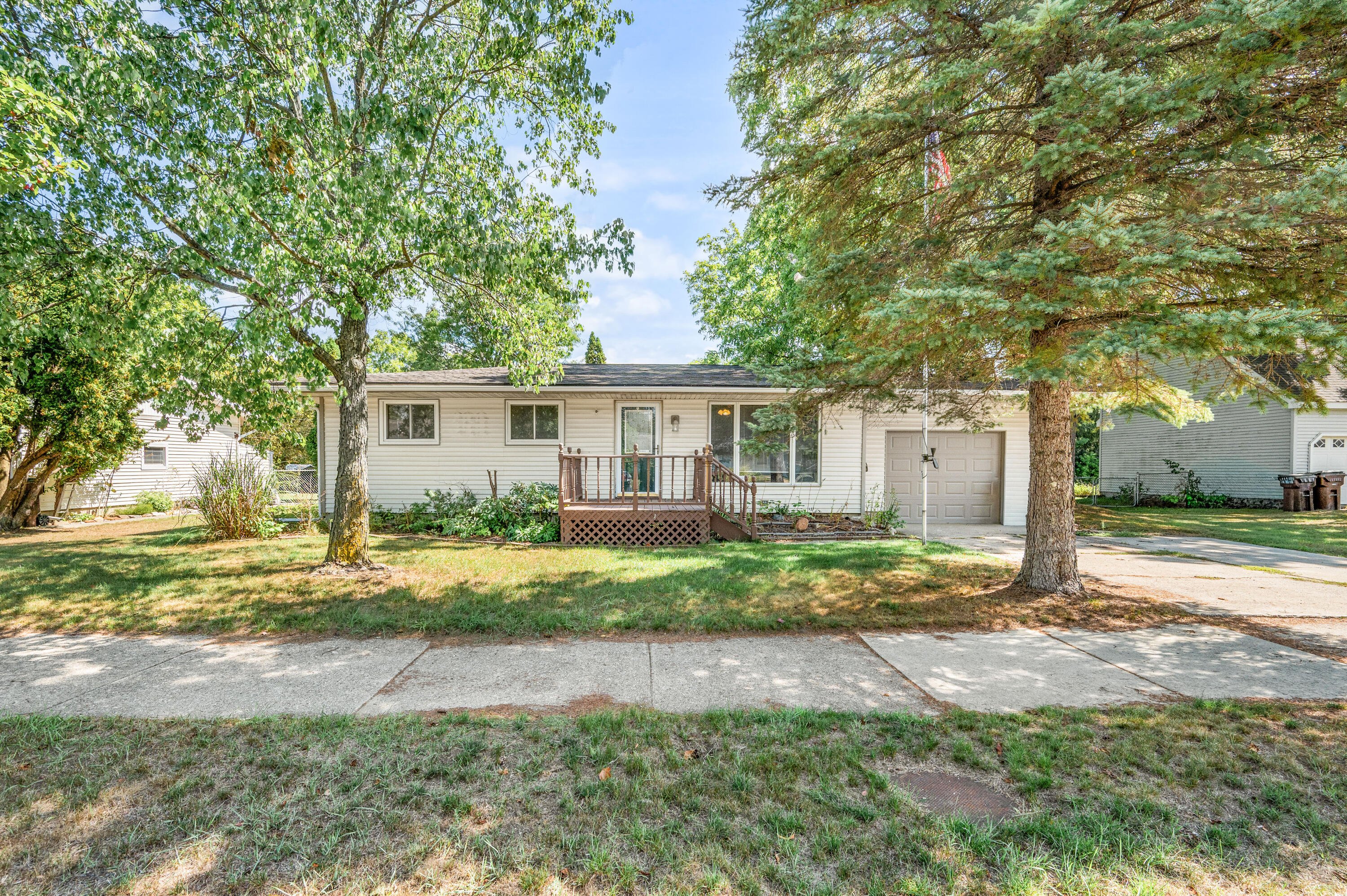 623 Lilac Avenue Property Photo 1