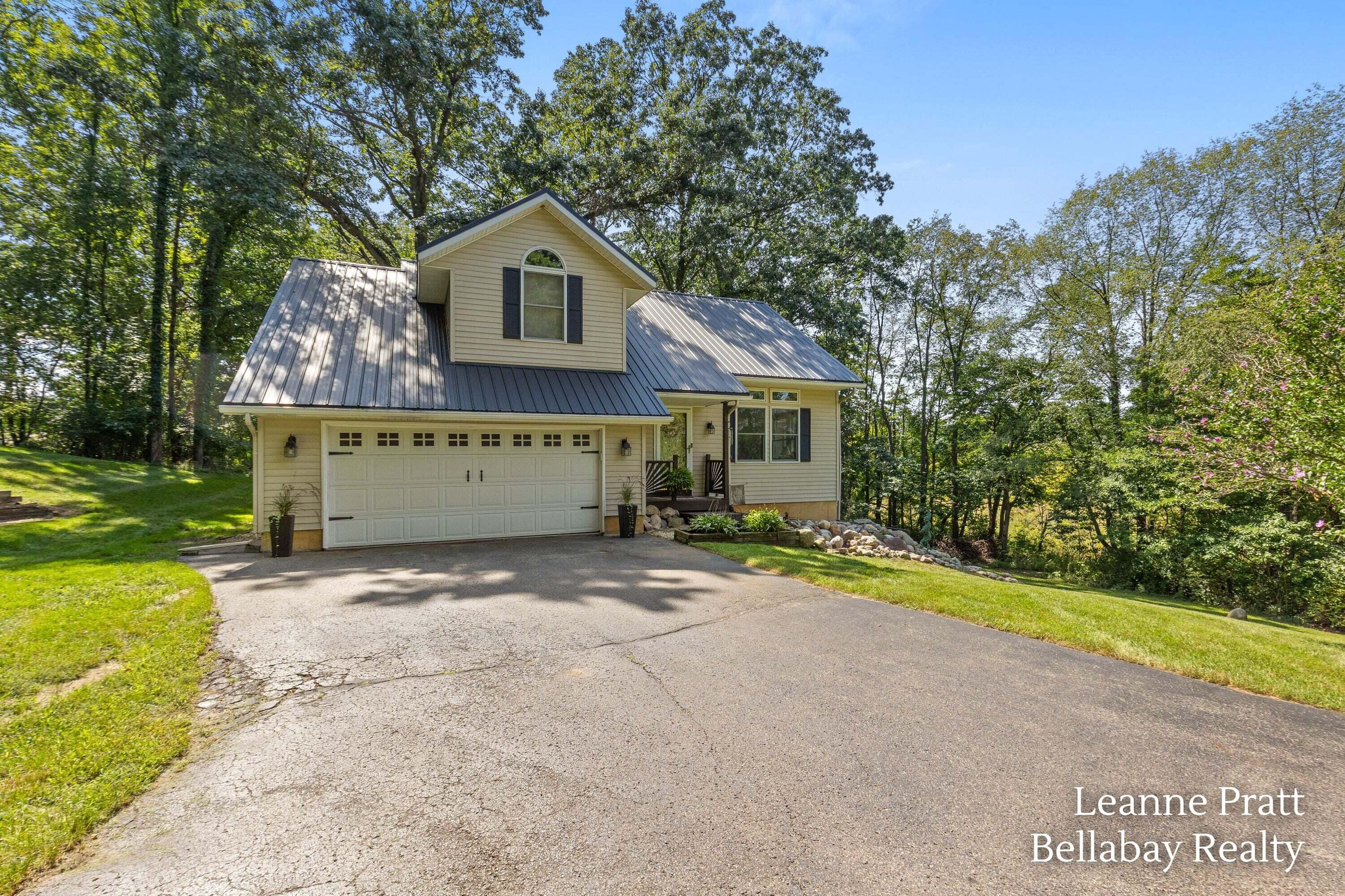2575 Heath Road Property Photo 2