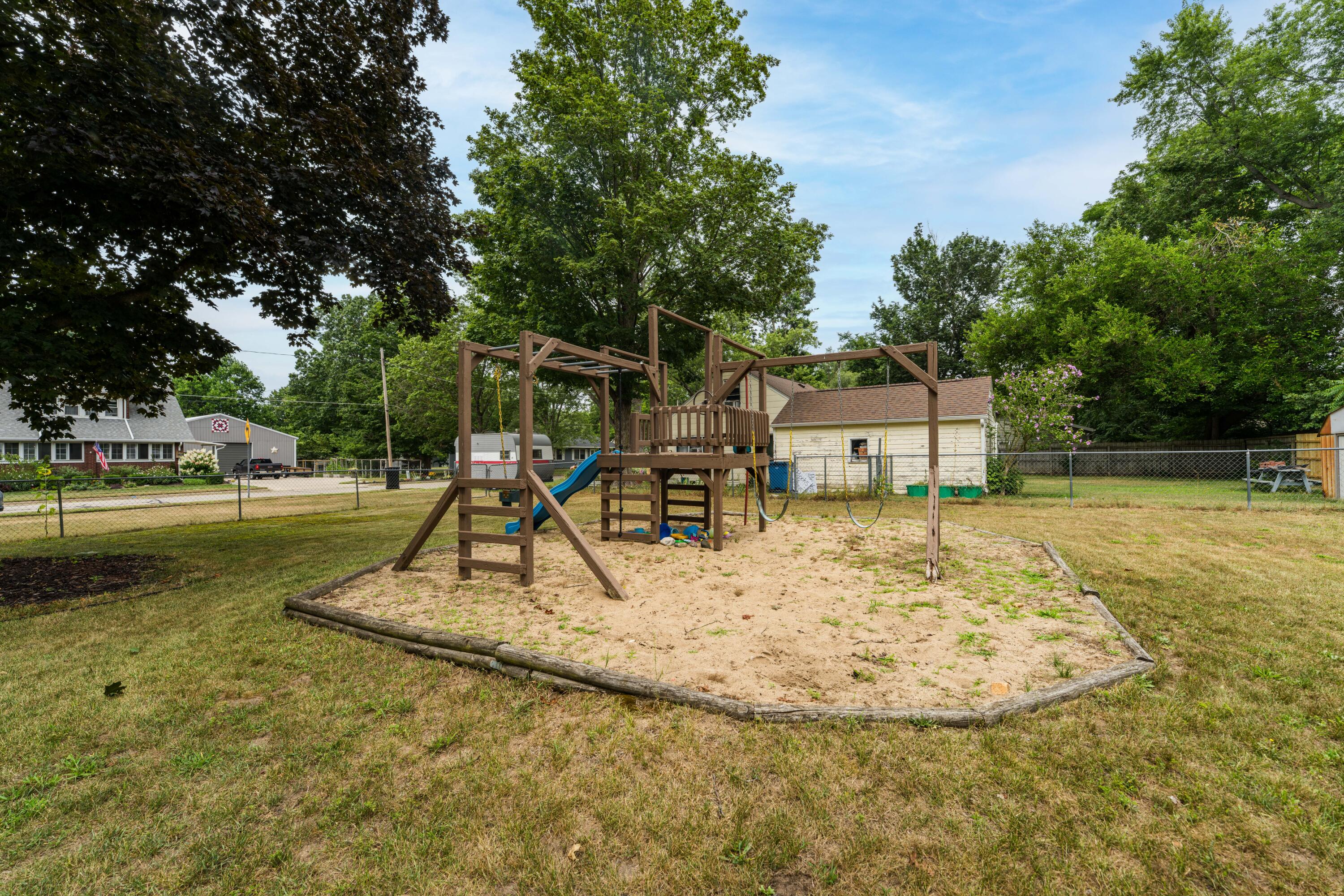 128 Floral Avenue Property Photo 27