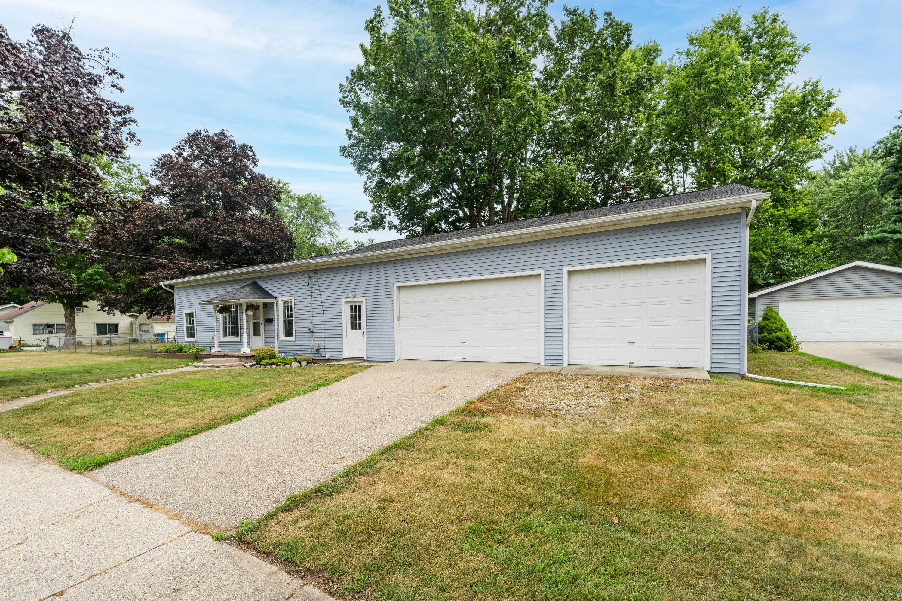 128 Floral Avenue Property Photo 33