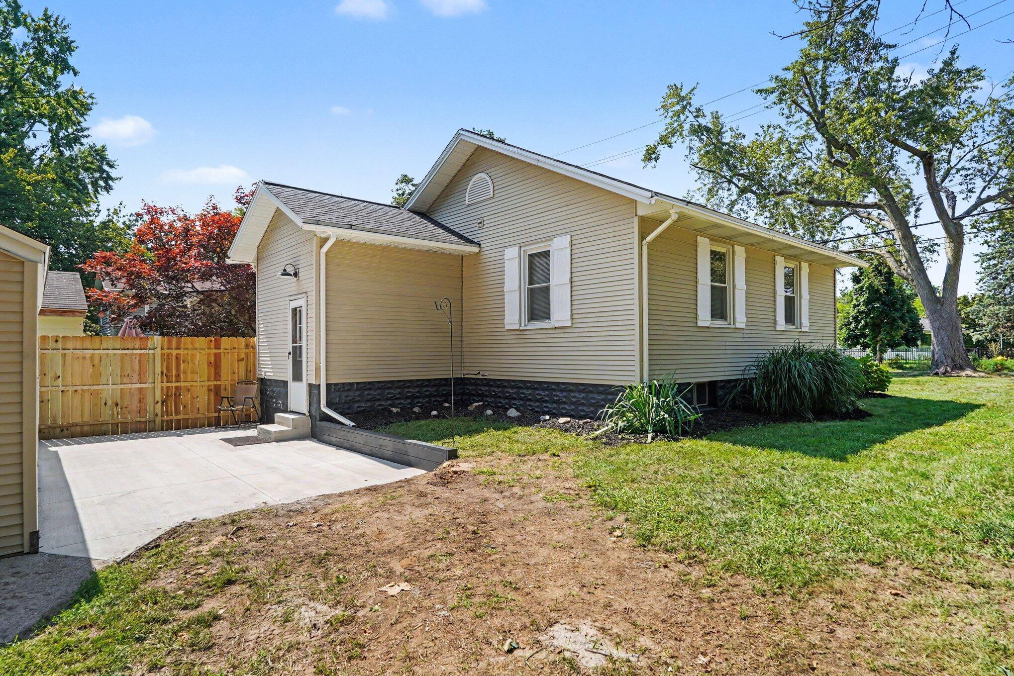 934 Diamond Avenue Ne Property Photo 4