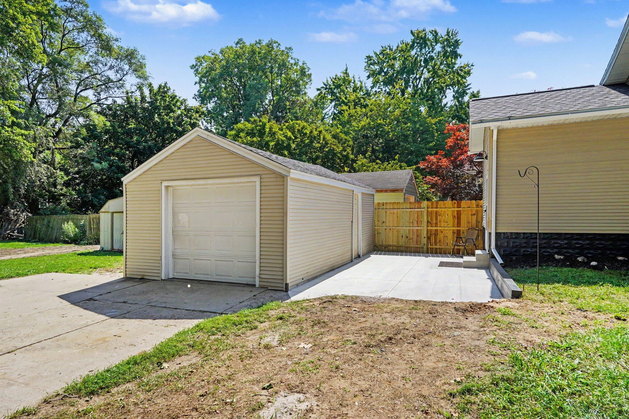 934 Diamond Avenue Ne Property Photo 25