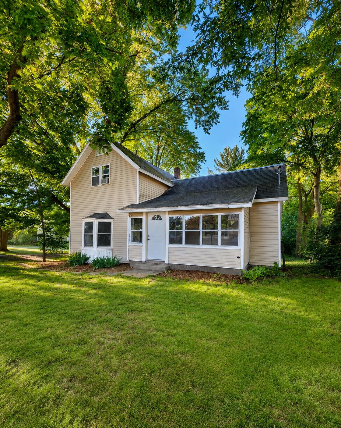 303 Rathburn Property Photo 1