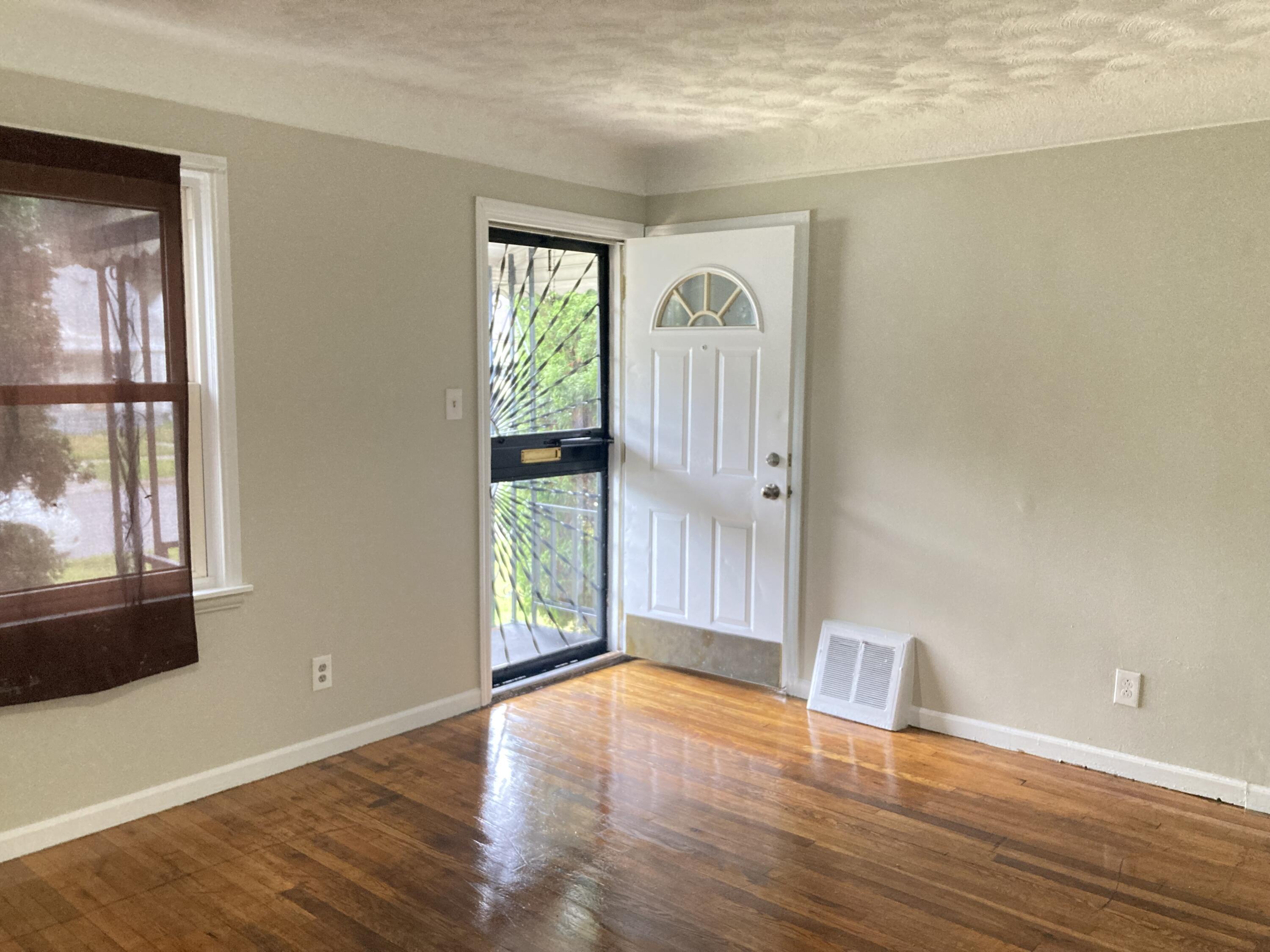 19447 Rutherford Street Property Photo 2