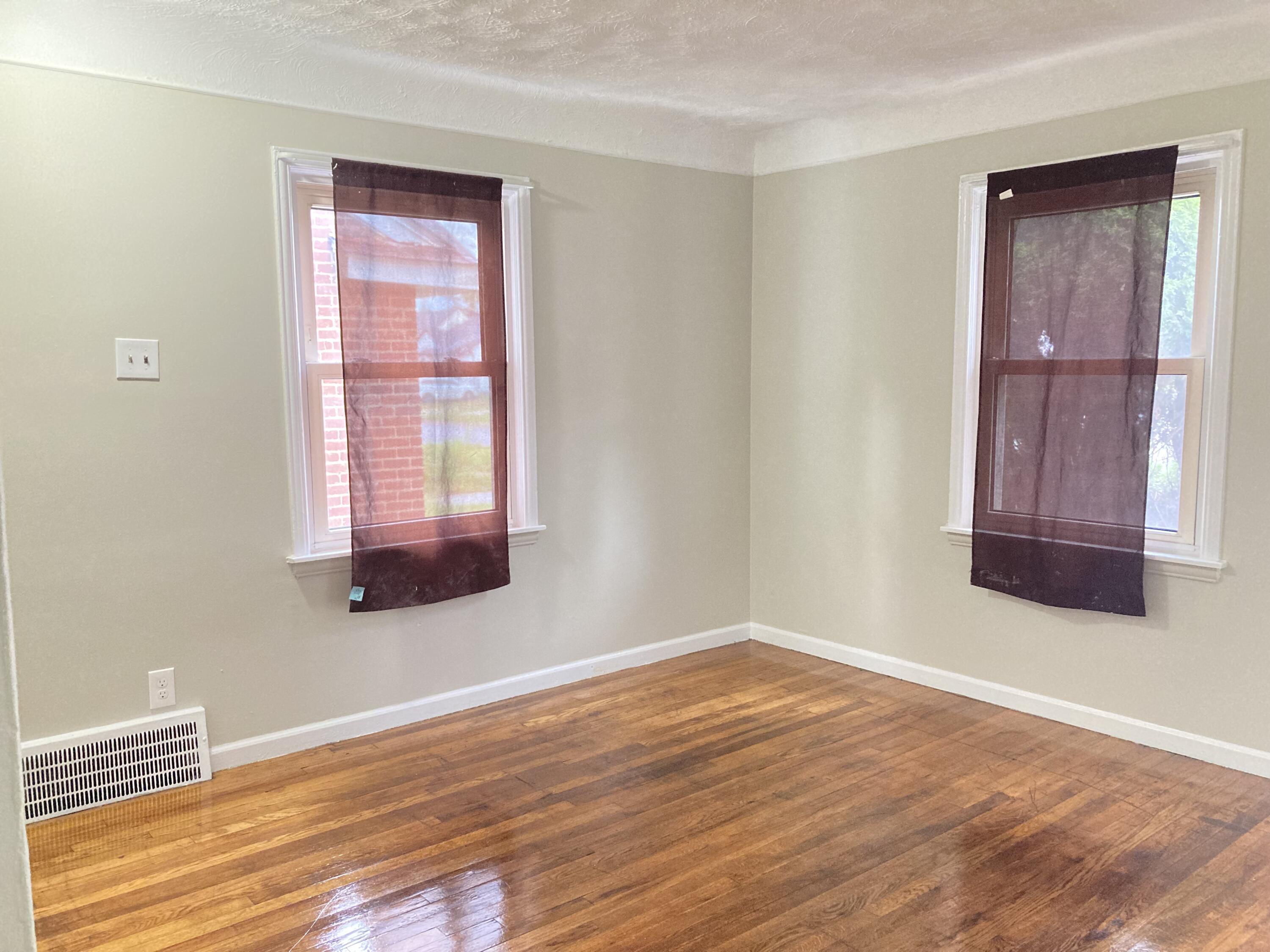 19447 Rutherford Street Property Photo 4