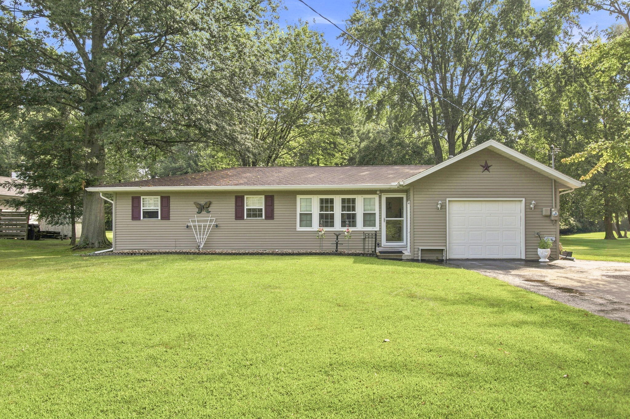 5609 Johnson Road Property Photo 1