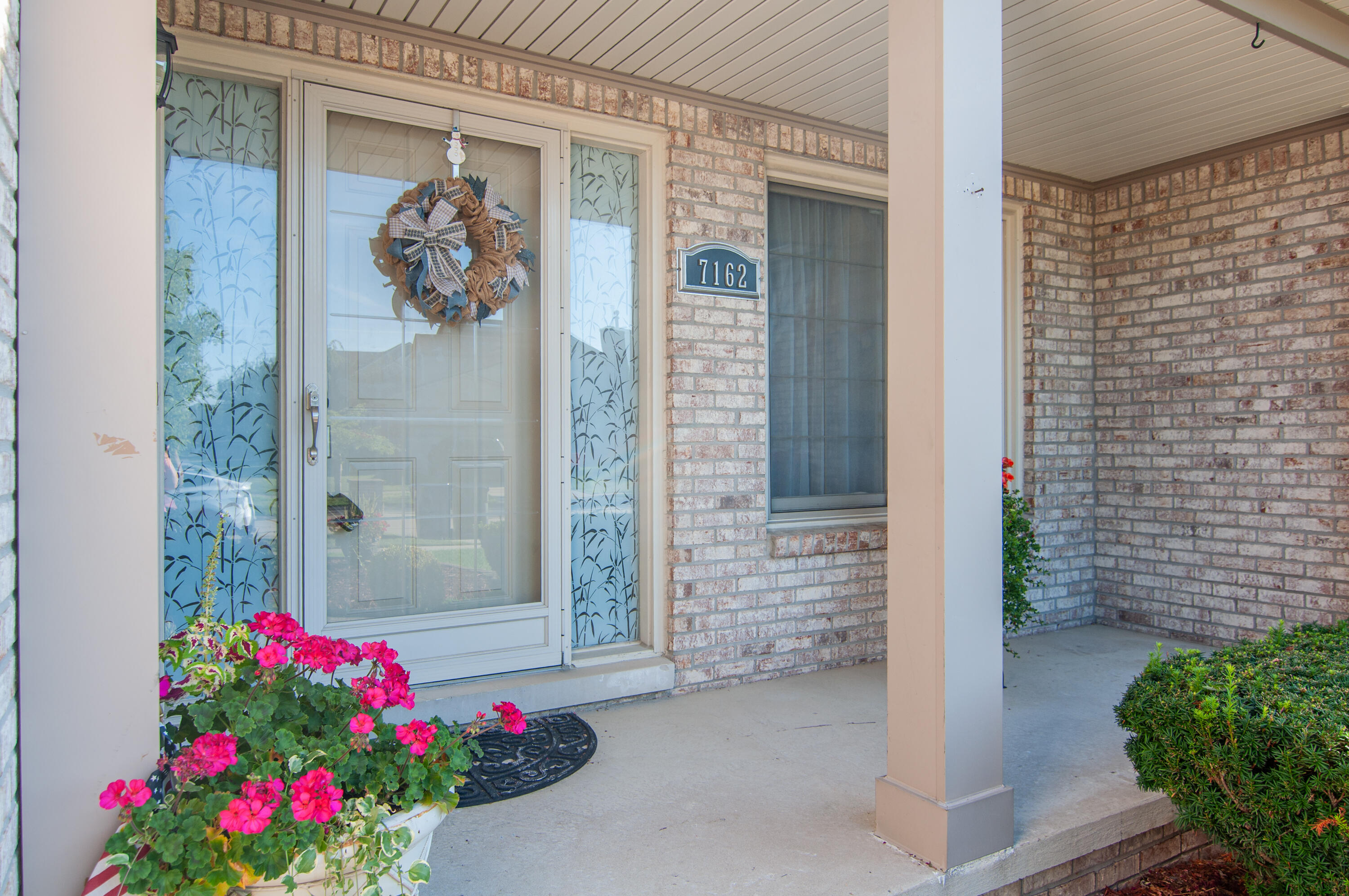 7162 Fox Woods Drive Property Photo 4