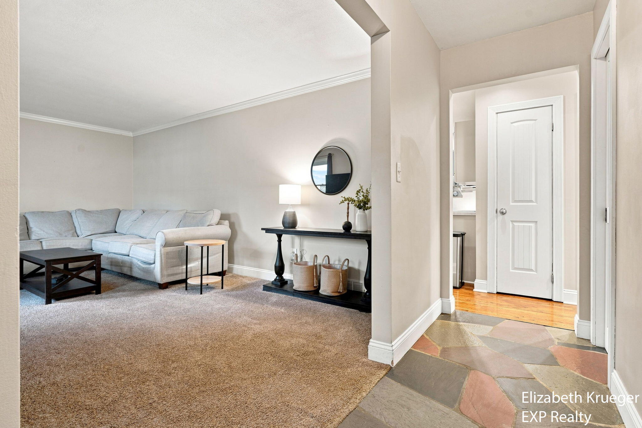 1502 Ridgewood Drive Property Photo 4