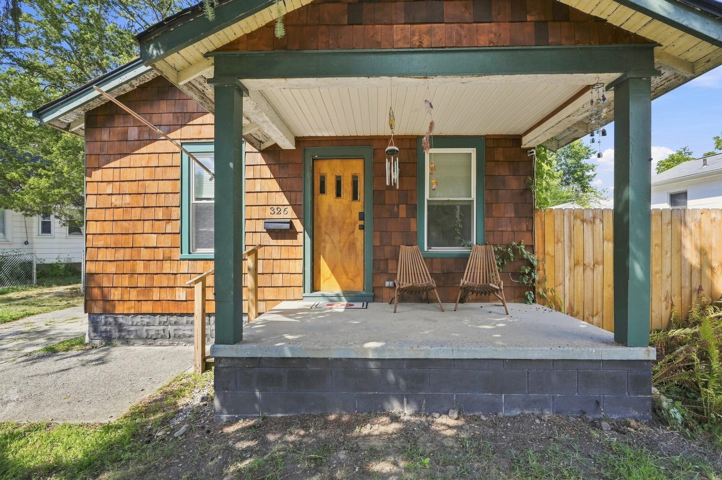 326 W Robert Avenue Property Photo 1