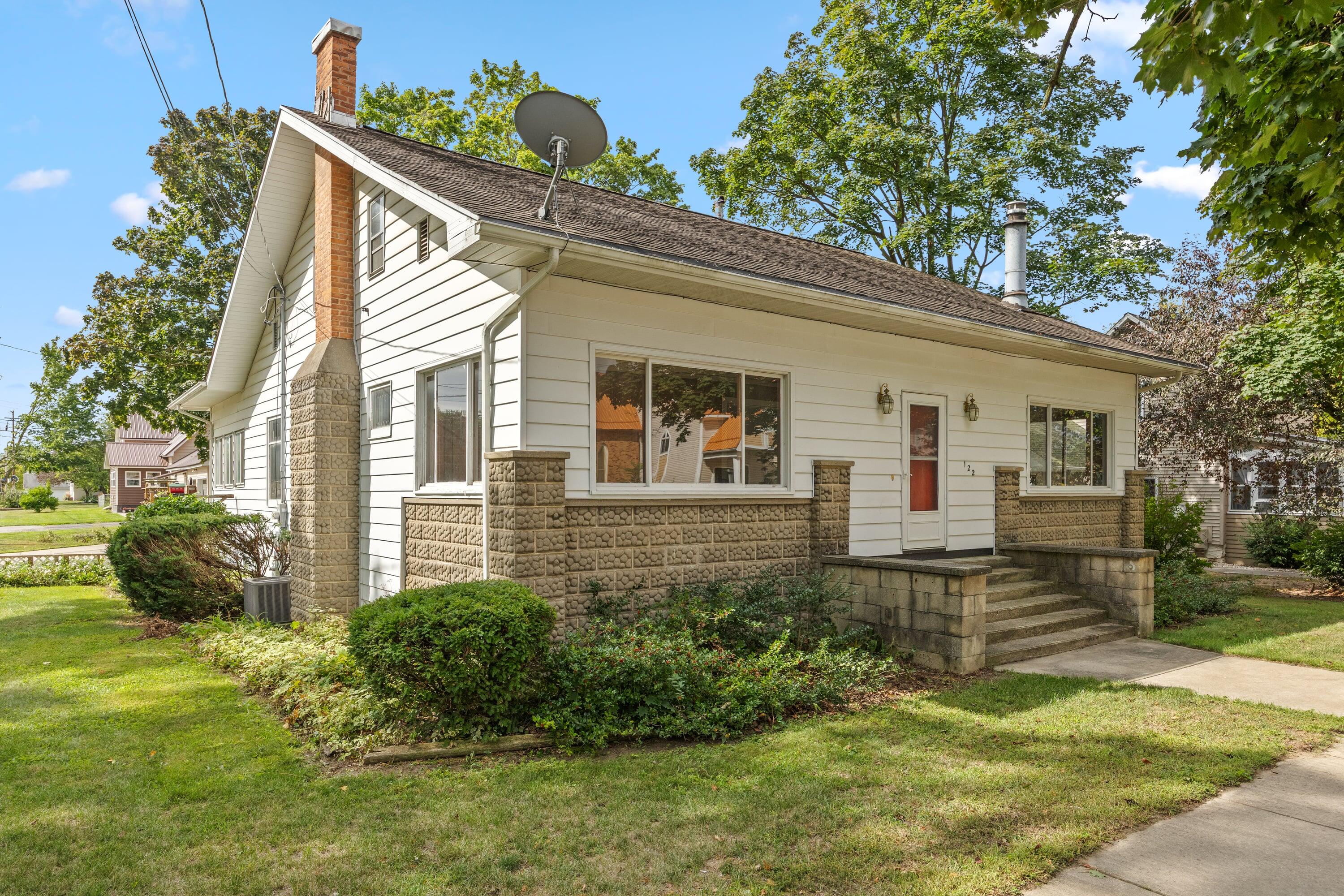 122 E Elm Street Property Photo 1
