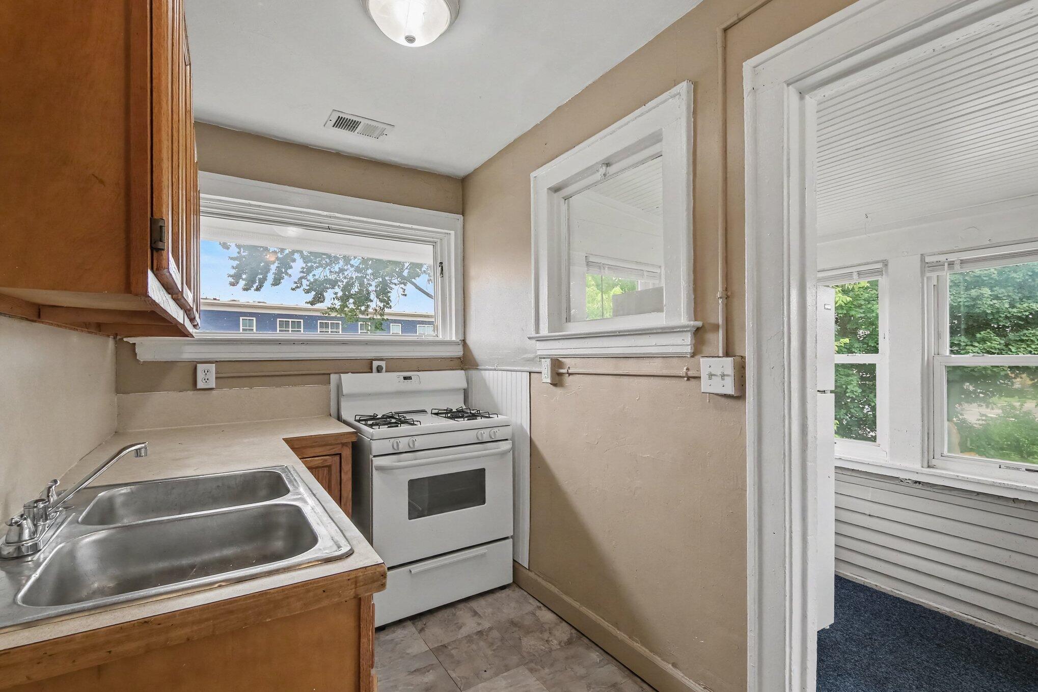 425 Adams Street Se Property Photo 33
