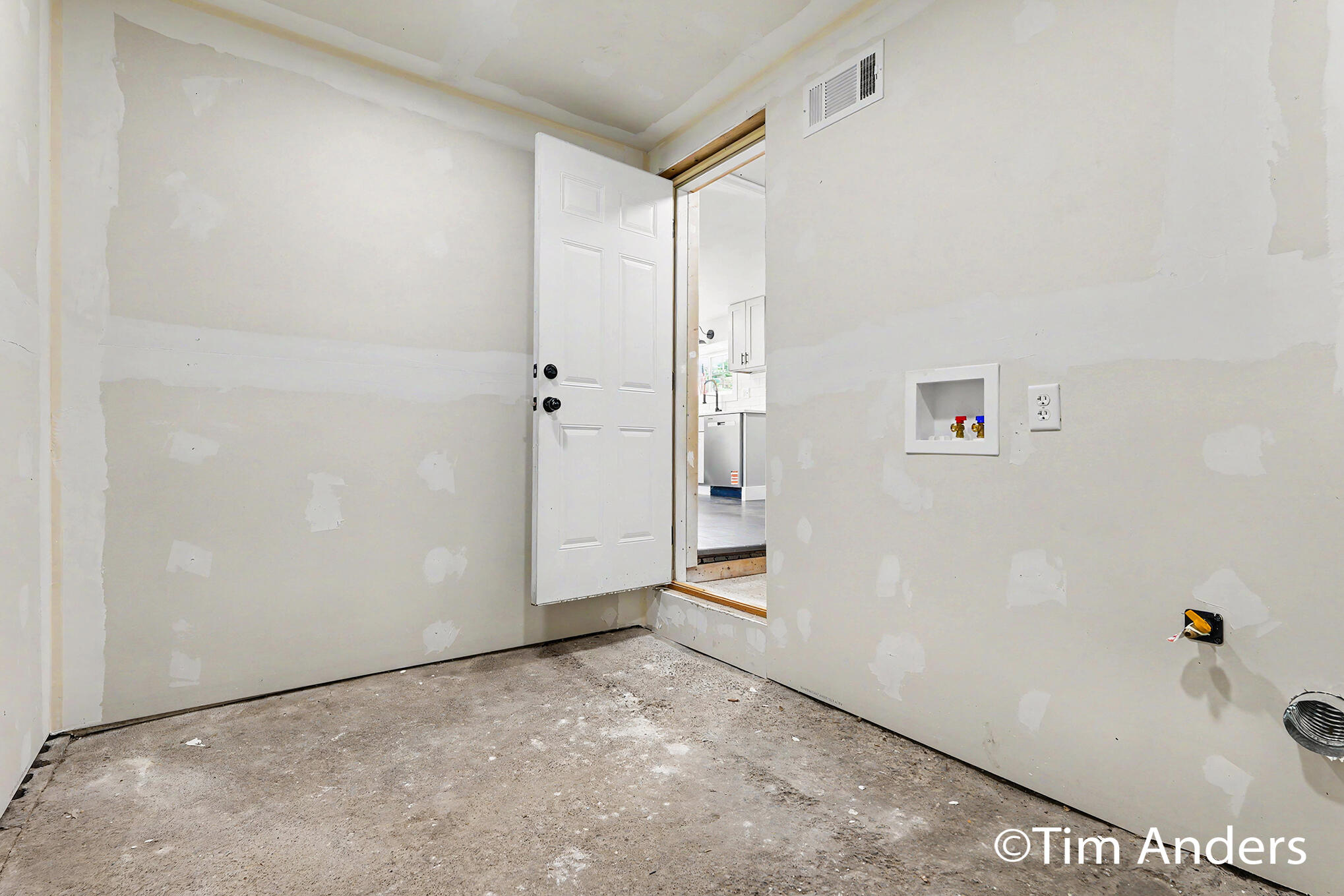 307 S East Street Property Photo 10