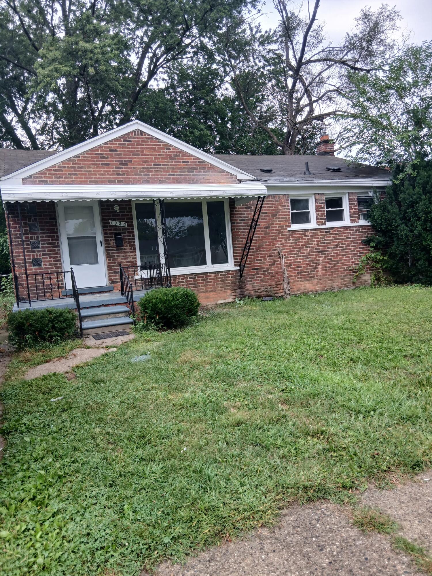 1735 Meadow Lane Property Photo 1