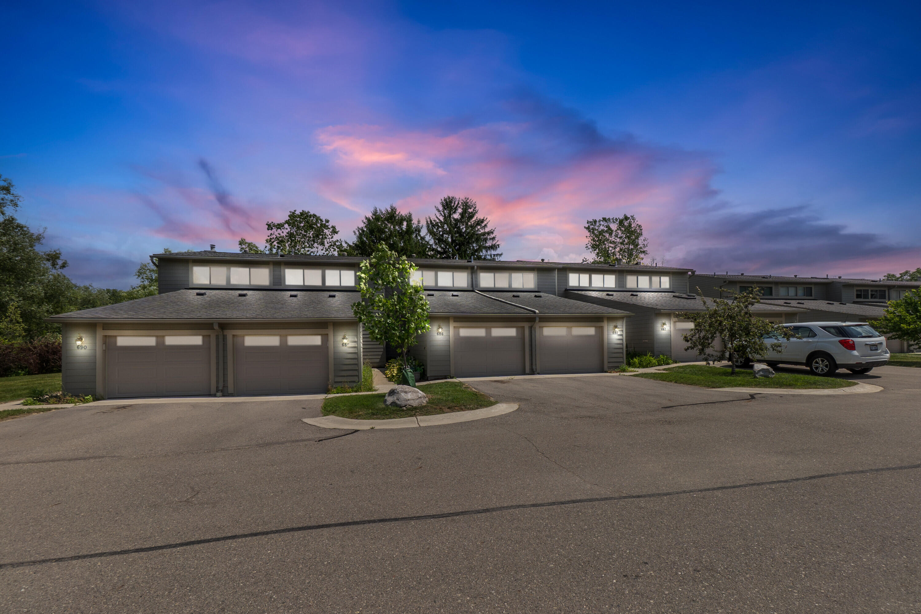 690 Peninsula Court Property Photo 1