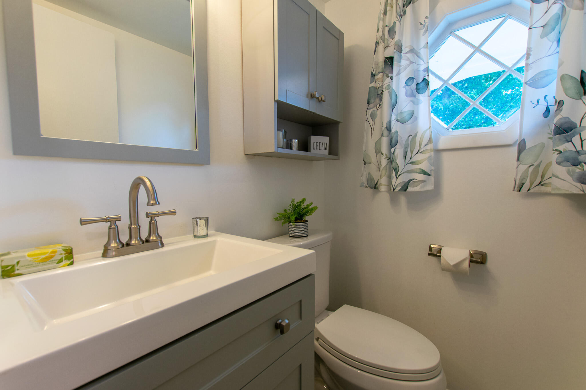 8387 Lakeview Court Property Photo 11