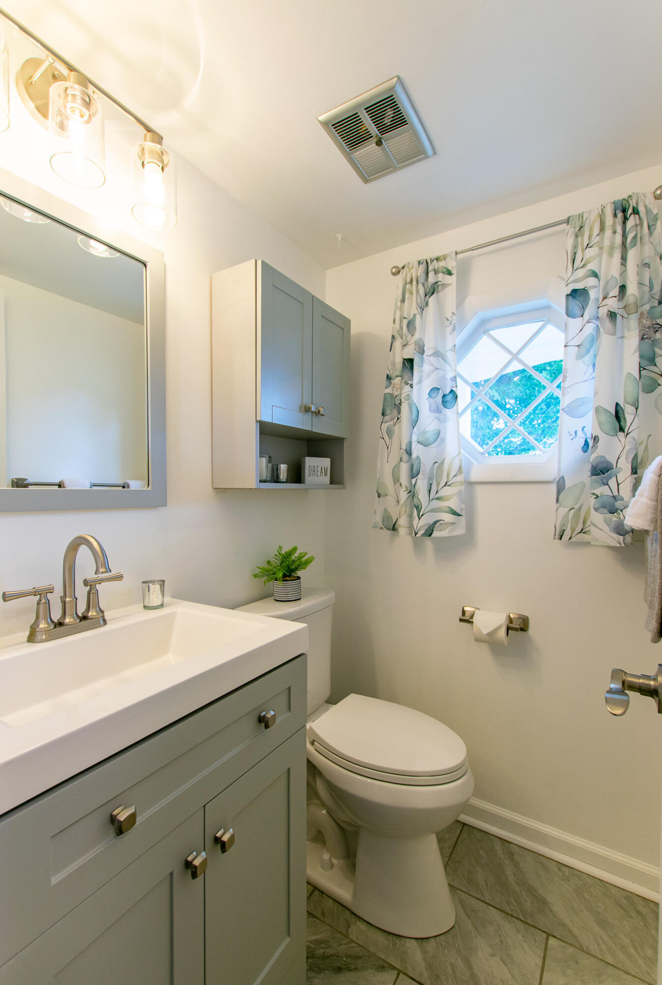 8387 Lakeview Court Property Photo 12