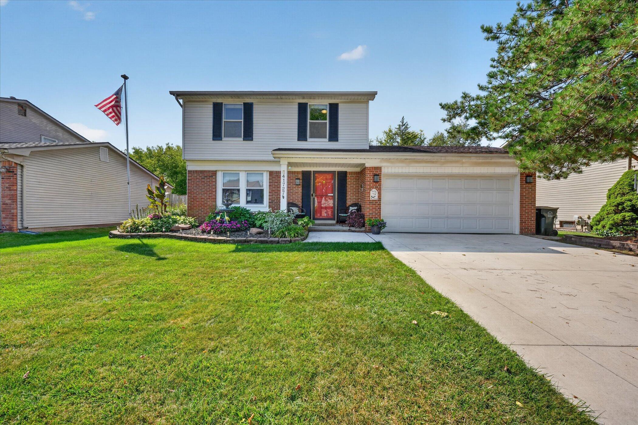 41727 Wayside Drive Property Photo 1