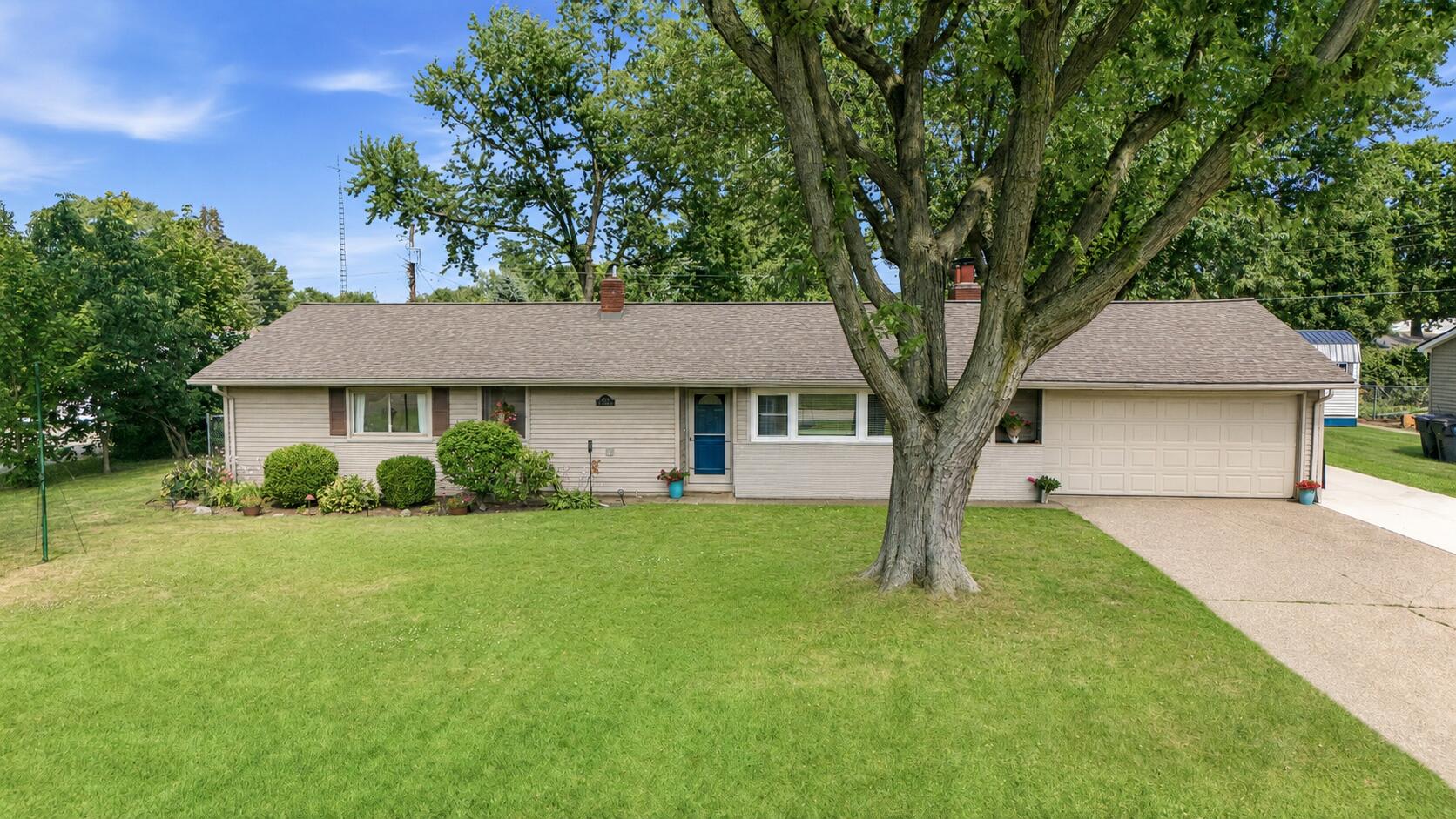 2813 E Hanley Road Property Photo 1