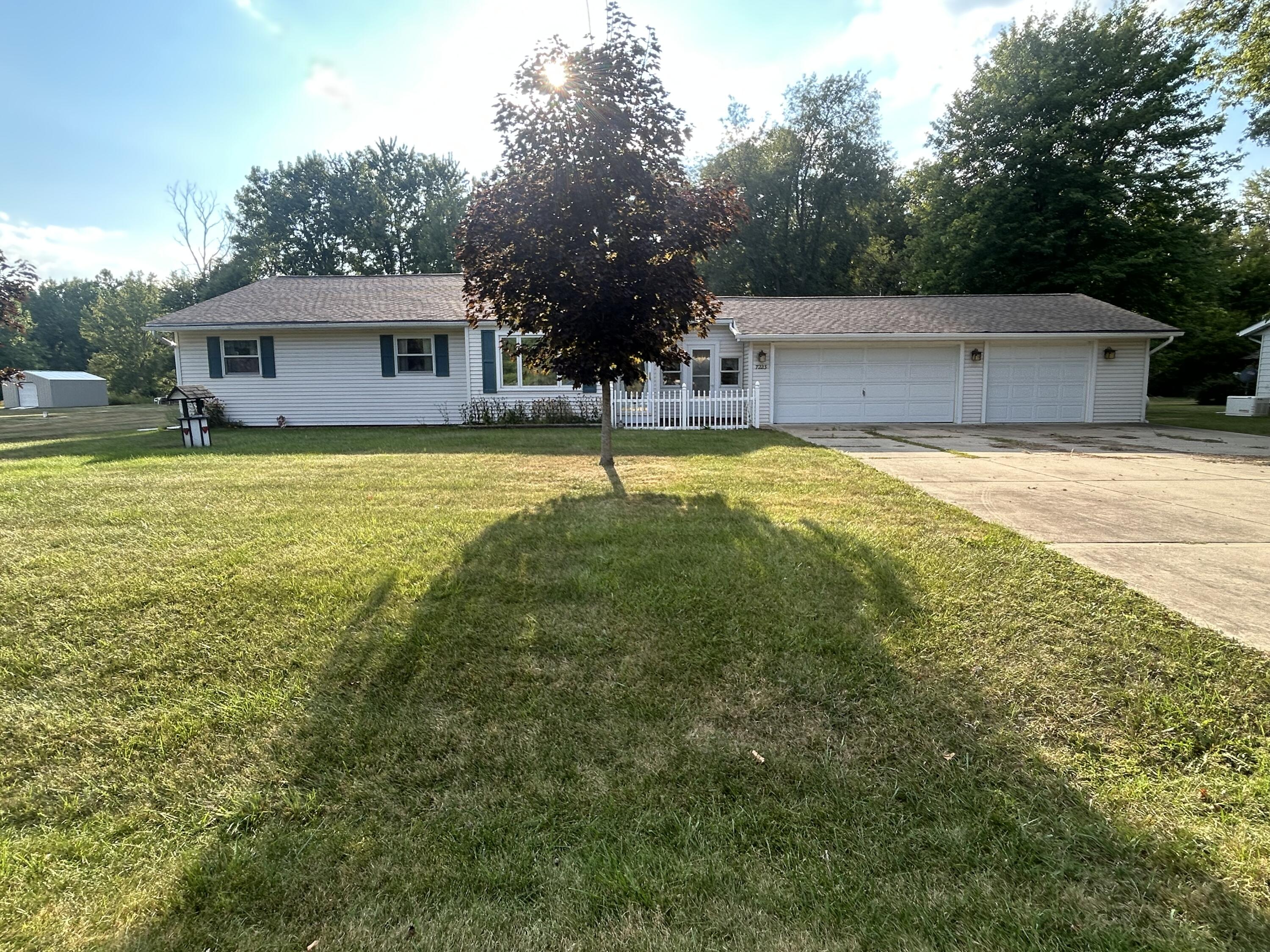 7223 15 1/2 Mile Road Property Photo 2