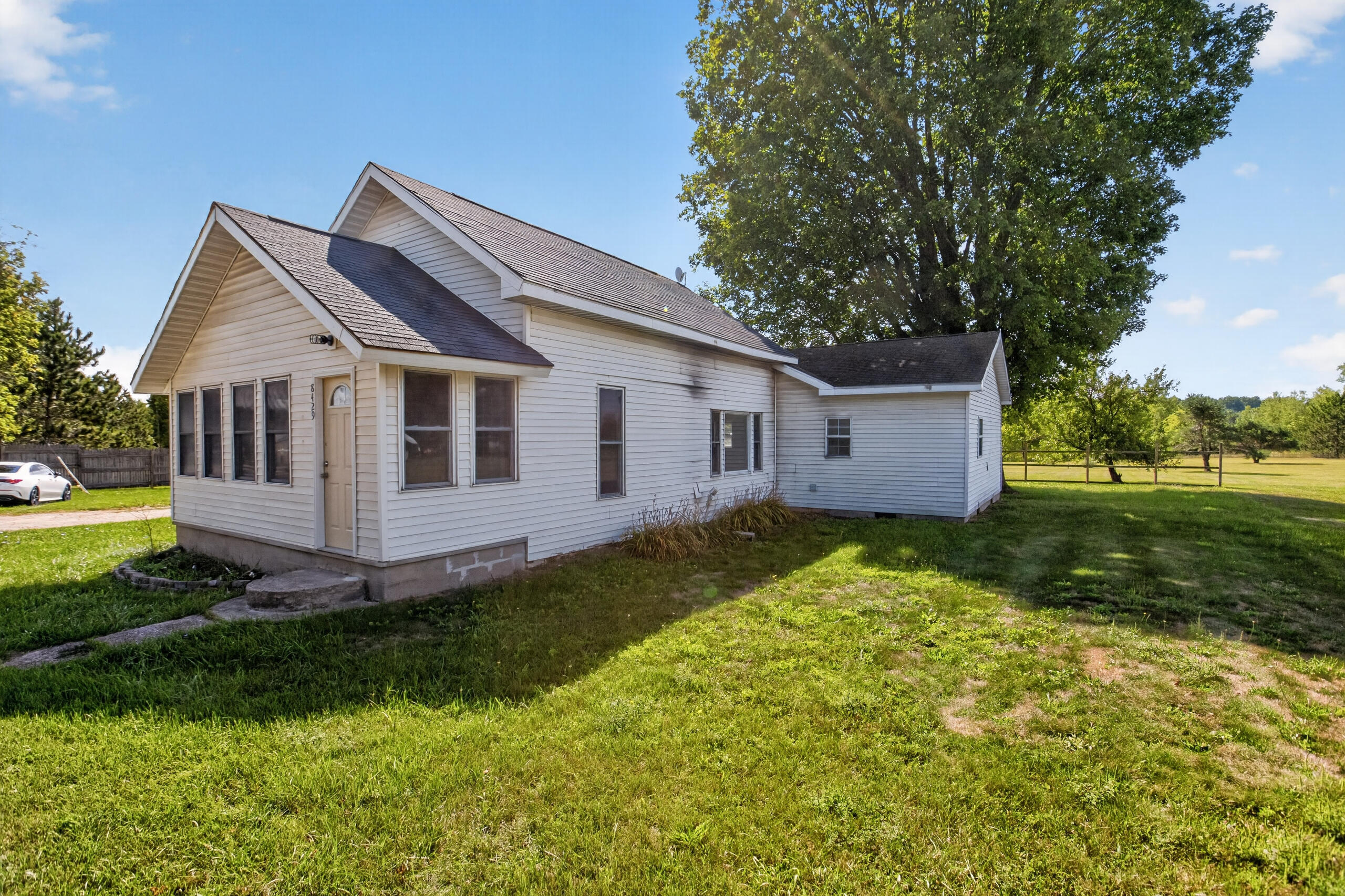 8429 U.s. 10 Property Photo 1