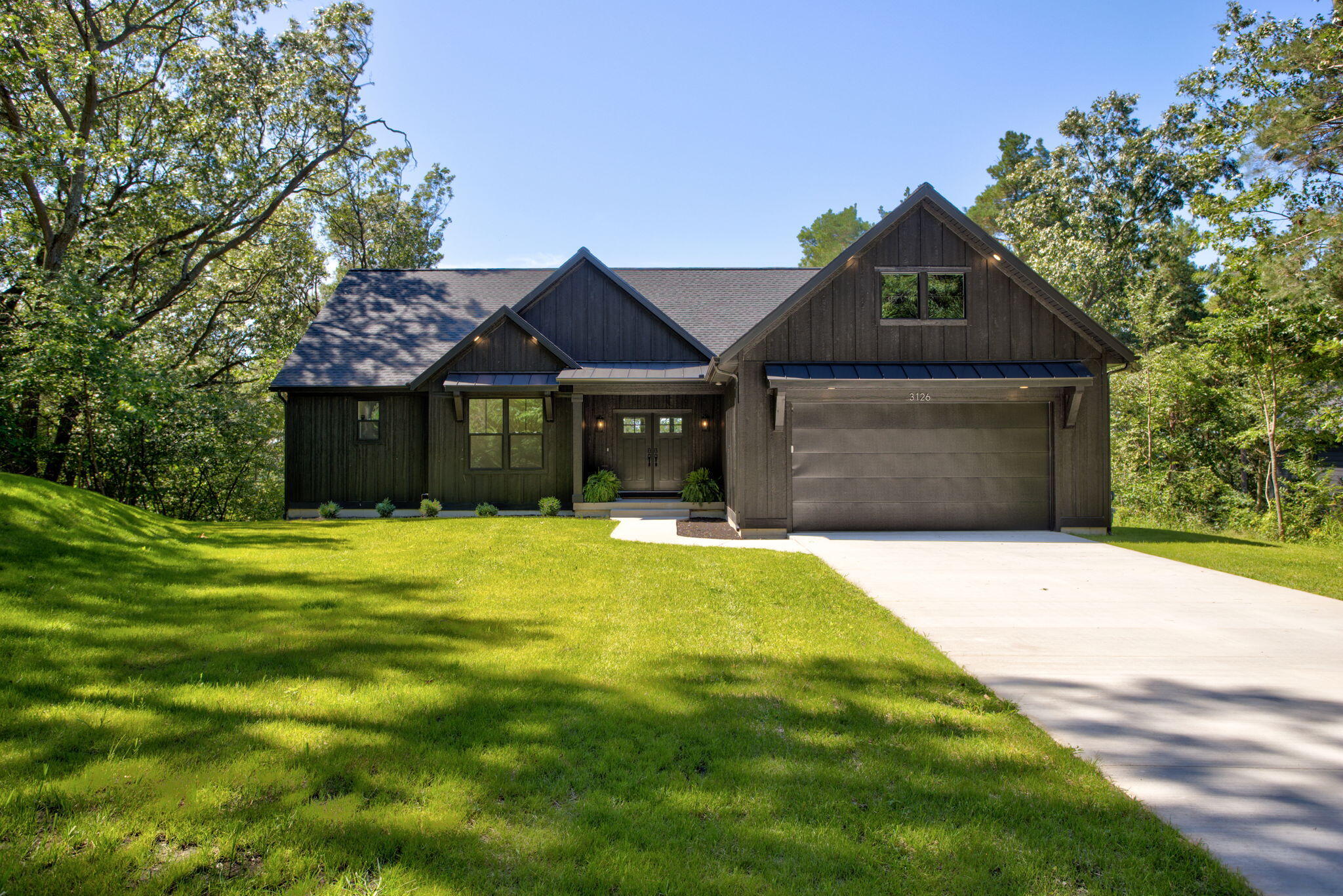 3126 Red Oak Drive Property Photo 1