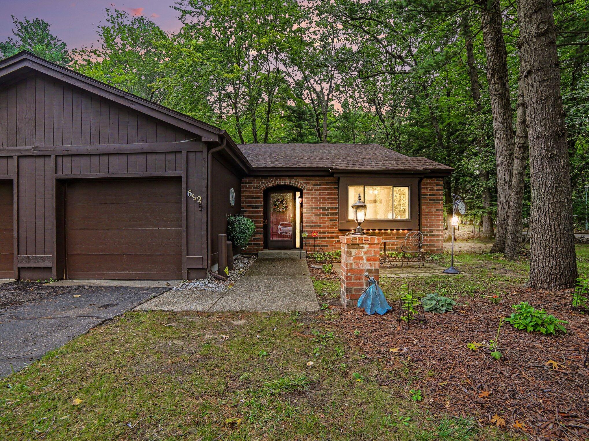 692 Pineway Drive Property Photo 1