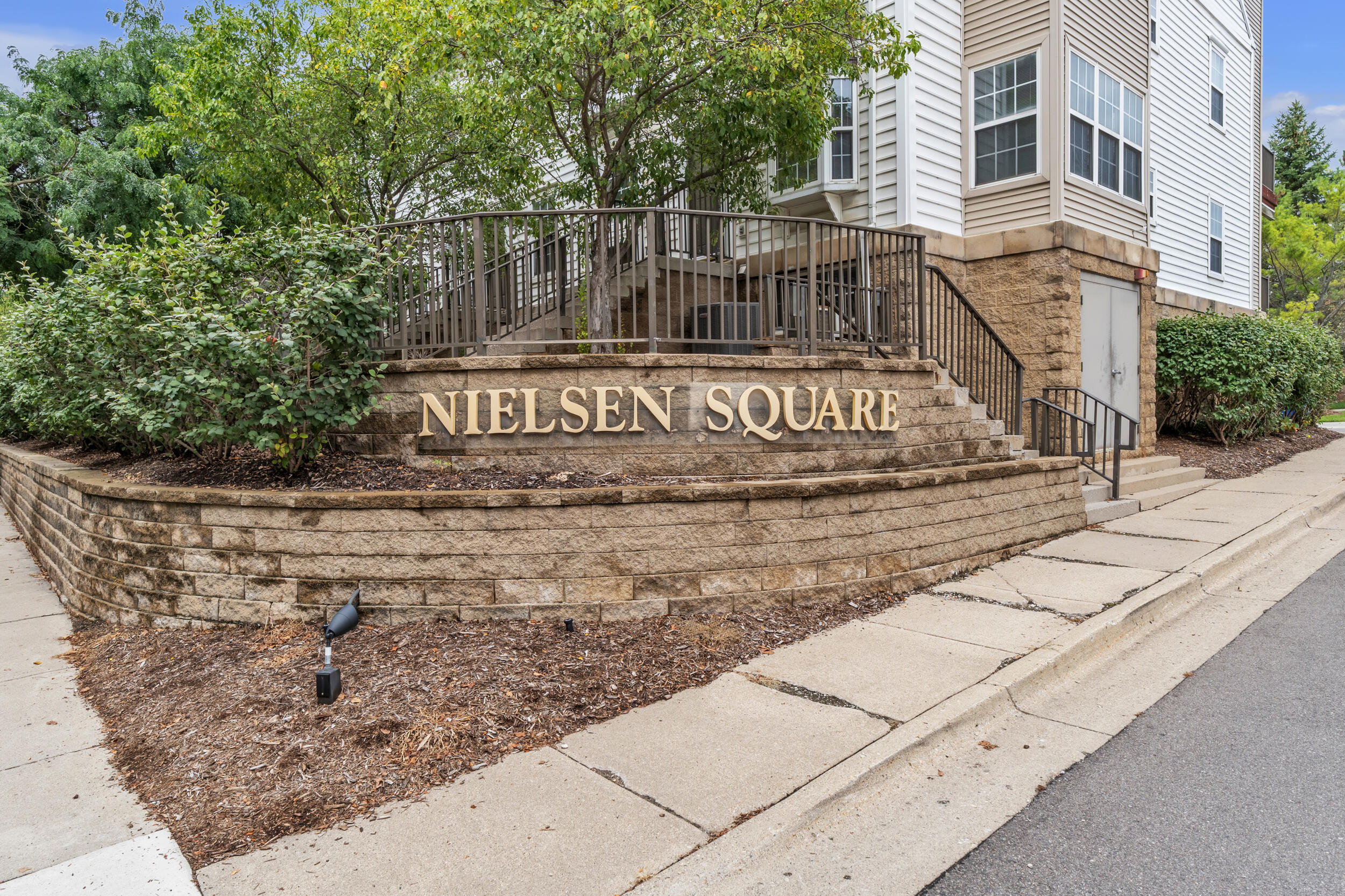 1021 Maiden Lane Property Photo 2
