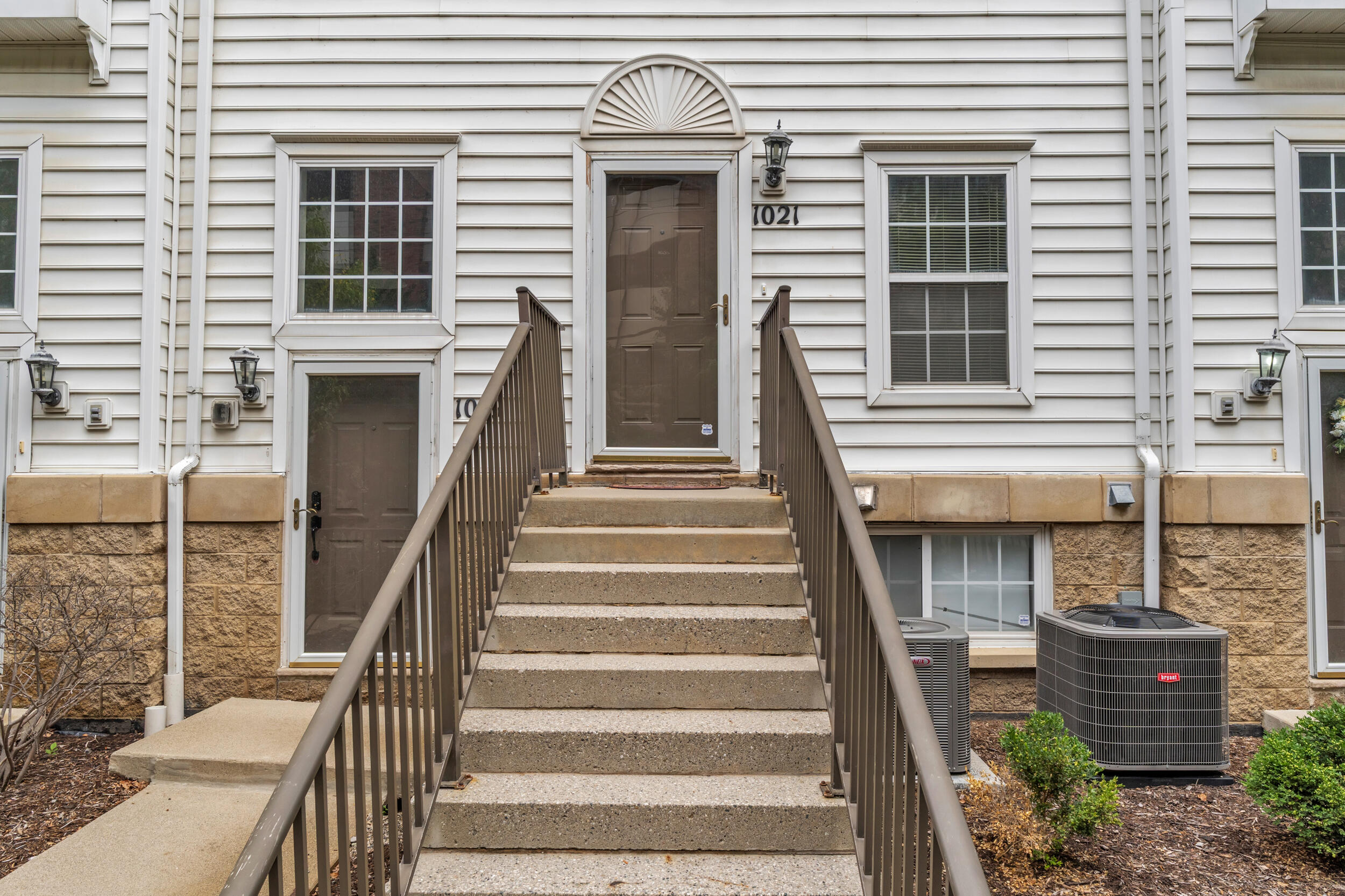 1021 Maiden Lane Property Photo 3