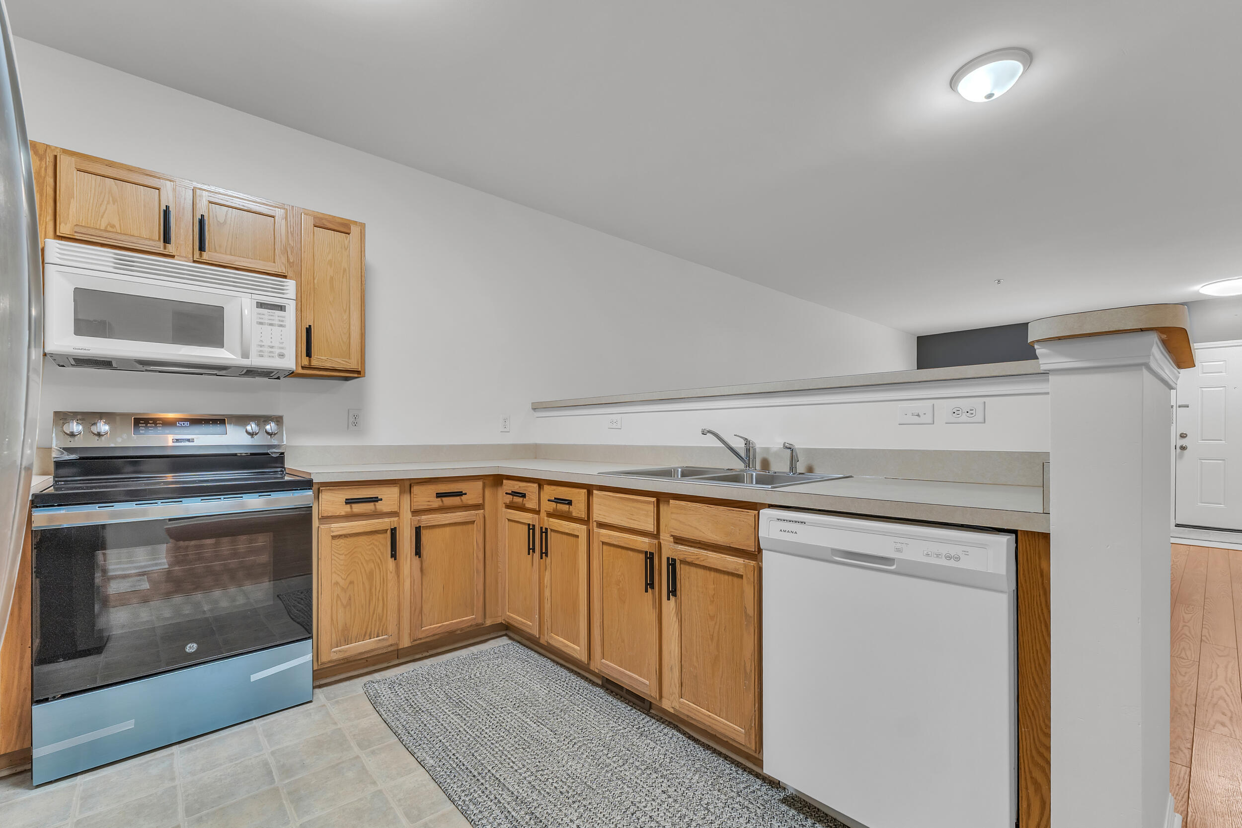 1021 Maiden Lane Property Photo 8