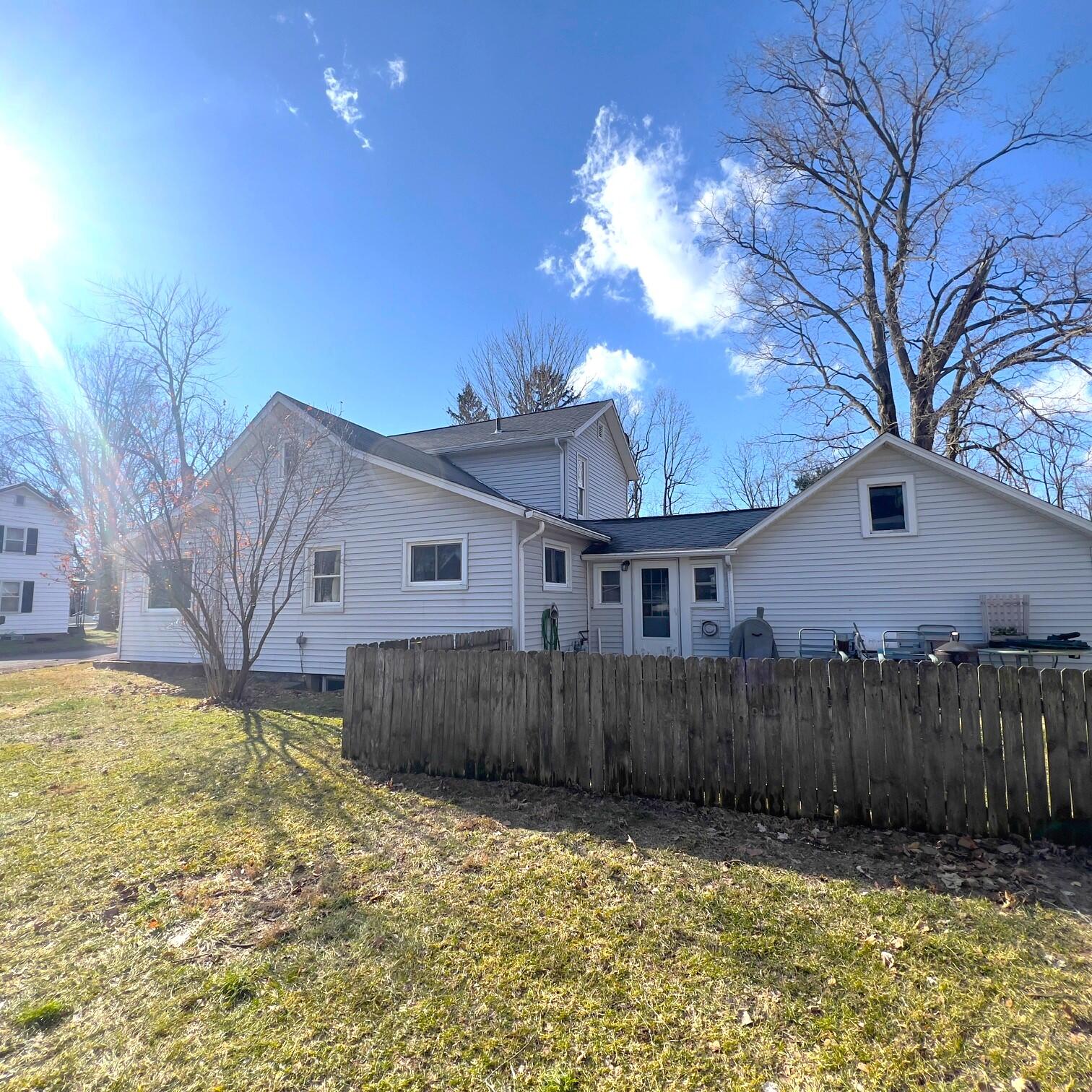 407 Barry Street Property Photo 4