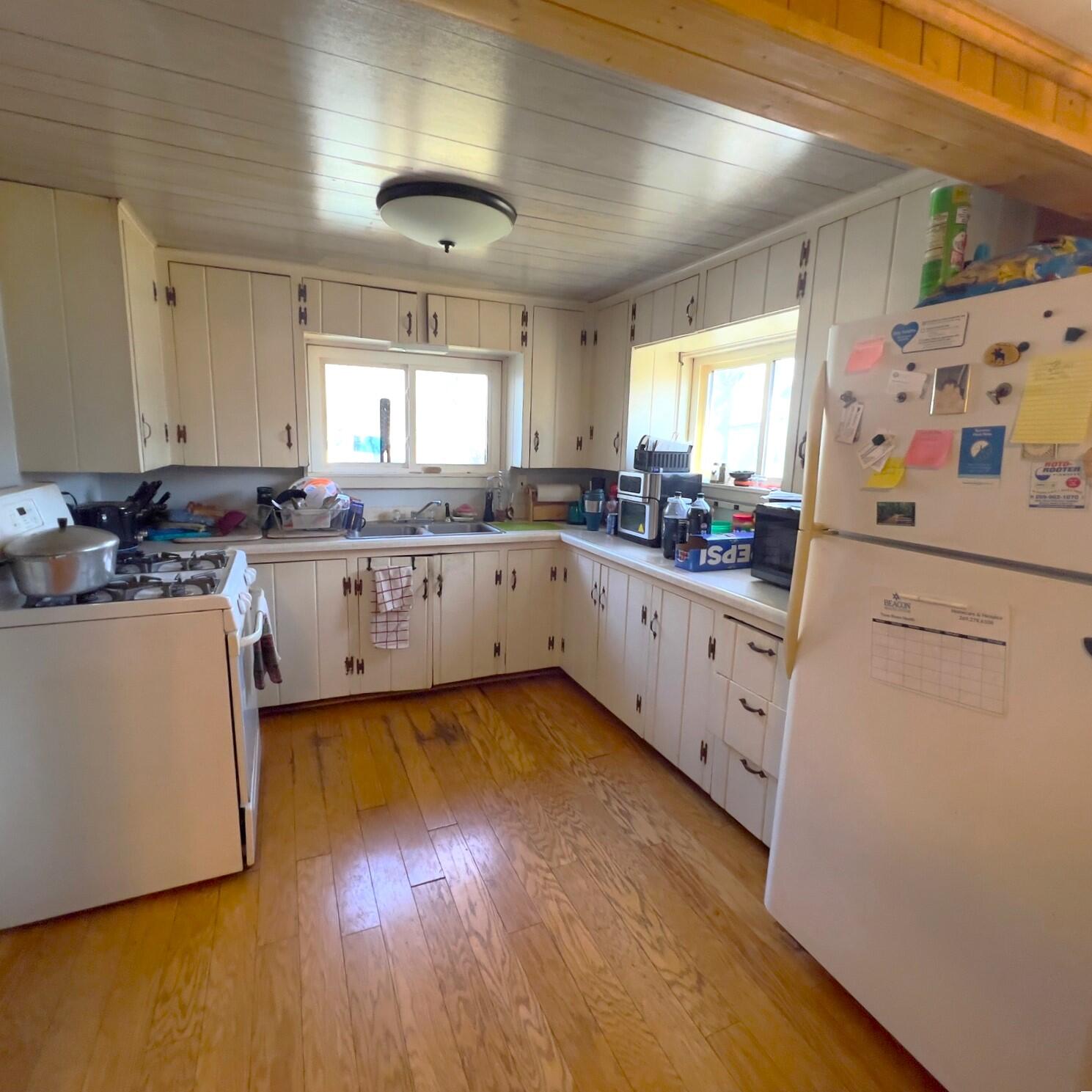 407 Barry Street Property Photo 6