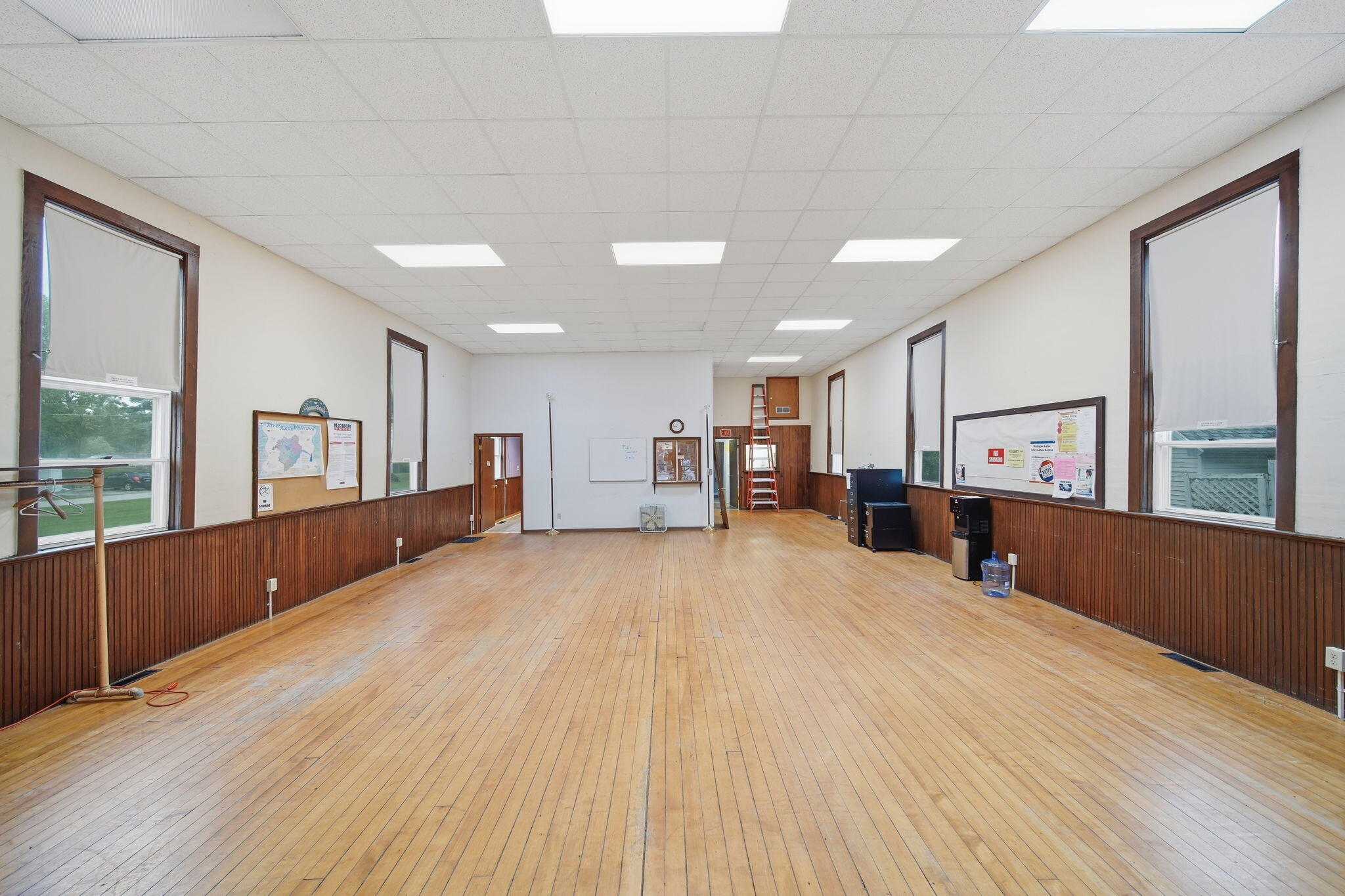 106 E Commercial Street Property Photo 7