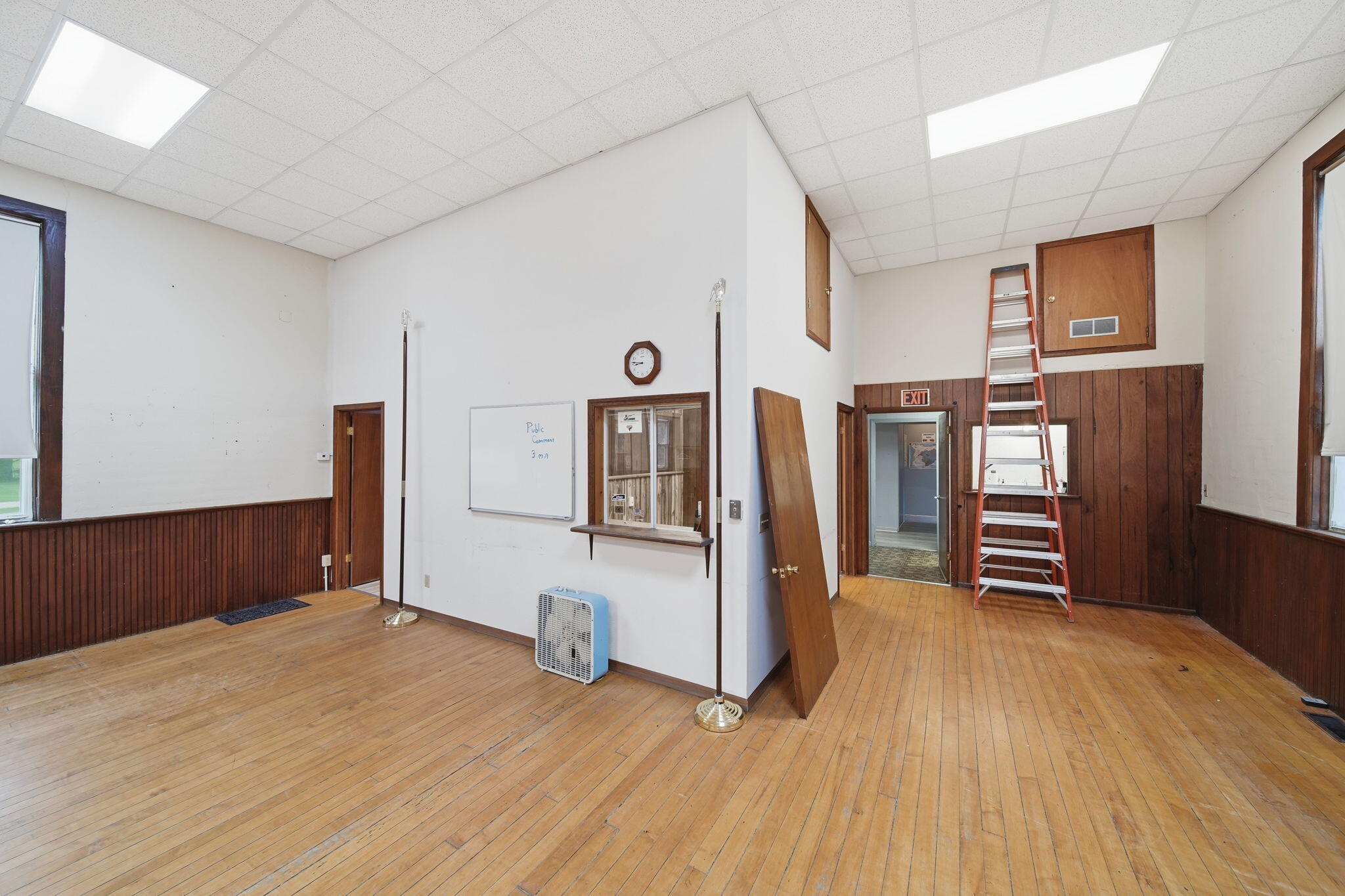 106 E Commercial Street Property Photo 9