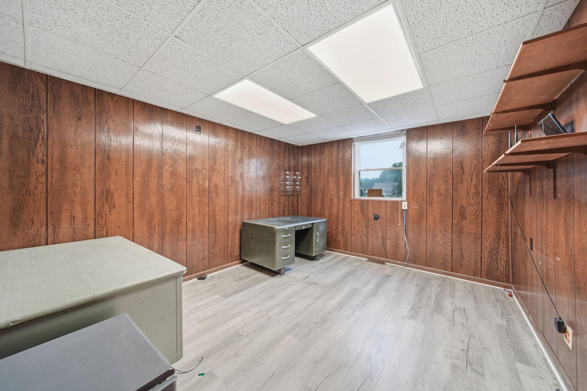 106 E Commercial Street Property Photo 15
