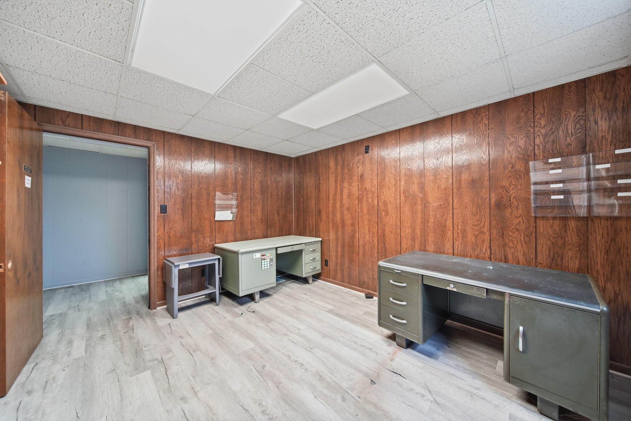 106 E Commercial Street Property Photo 16