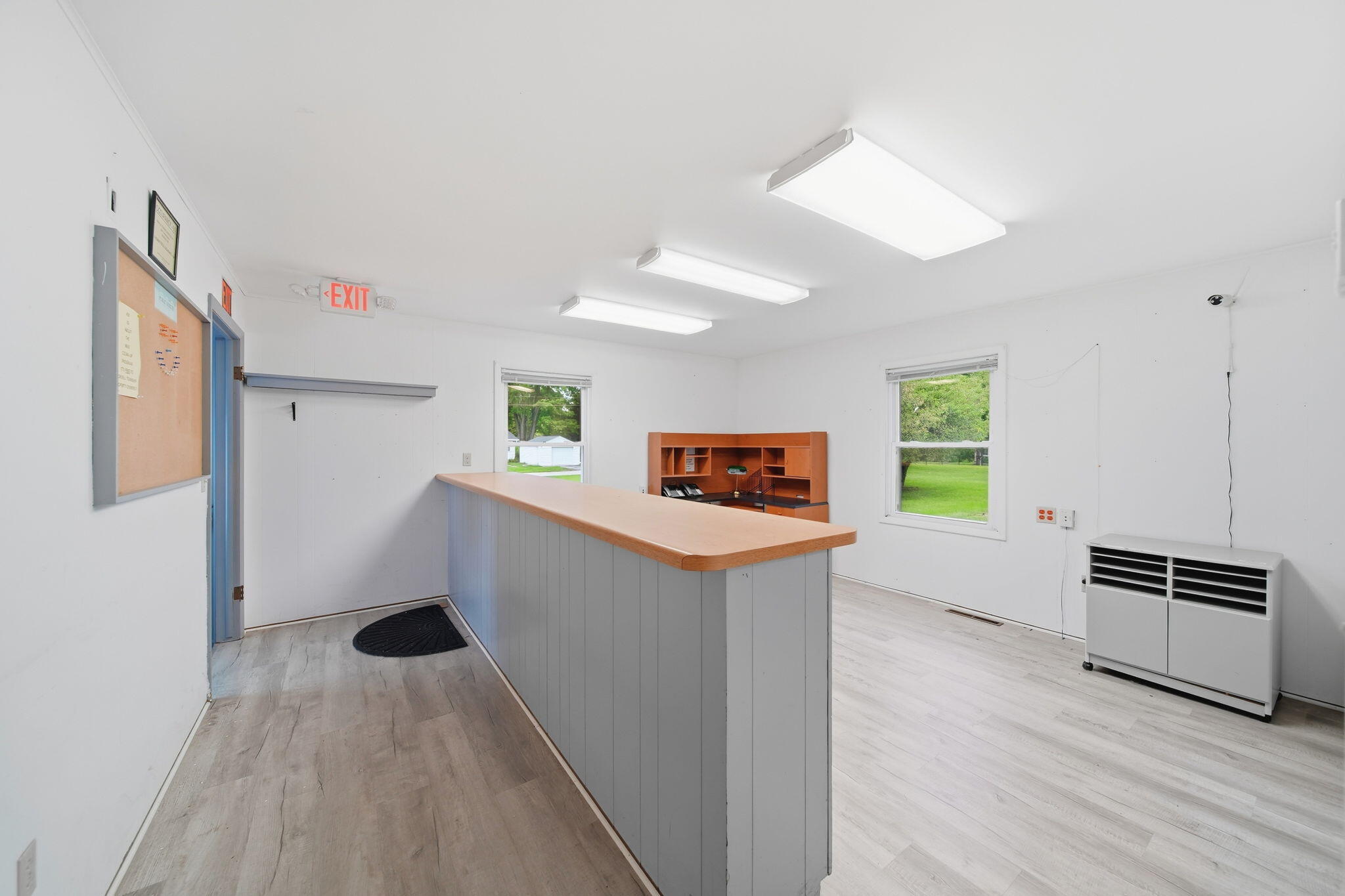 106 E Commercial Street Property Photo 19