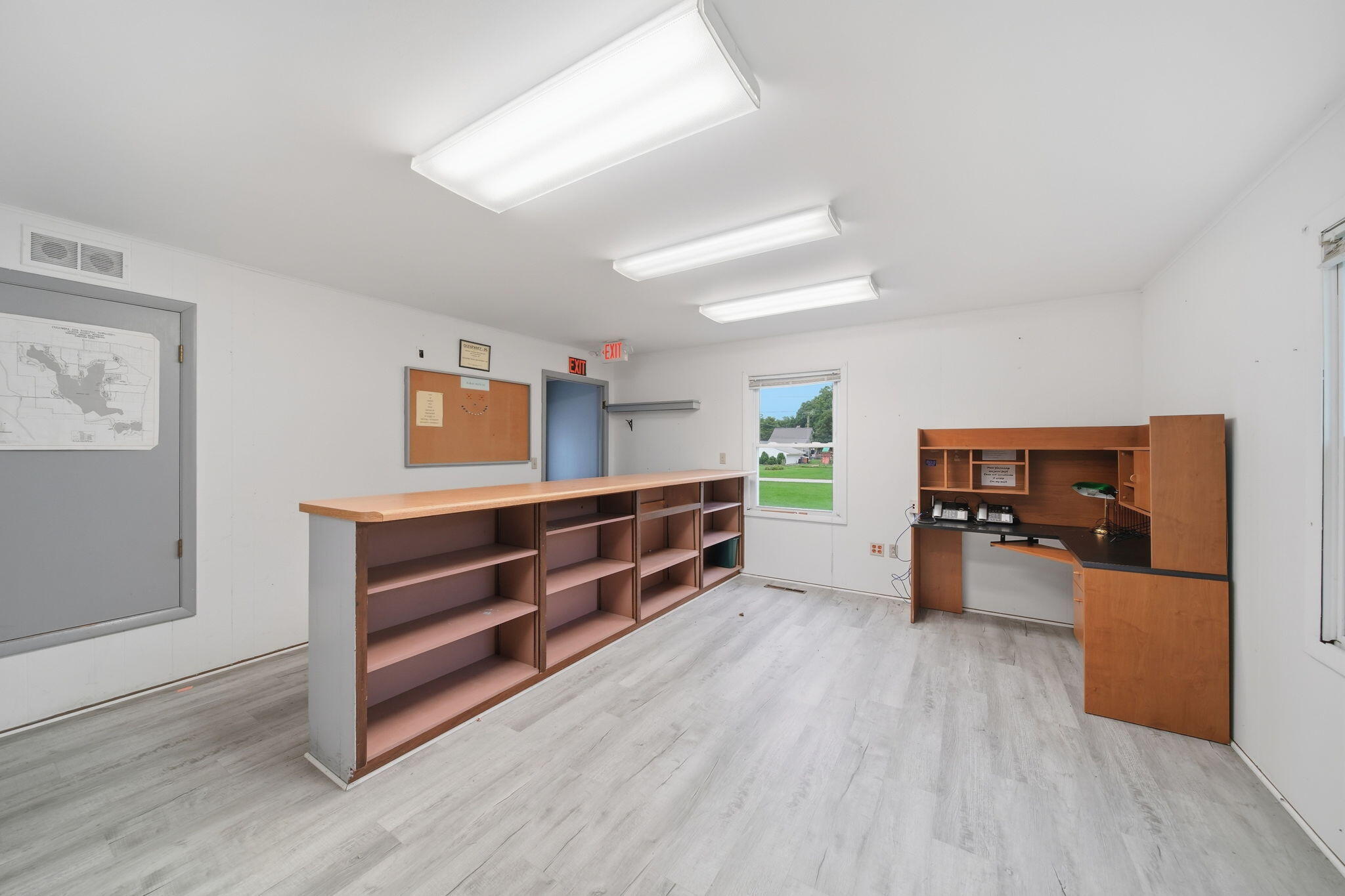 106 E Commercial Street Property Photo 20