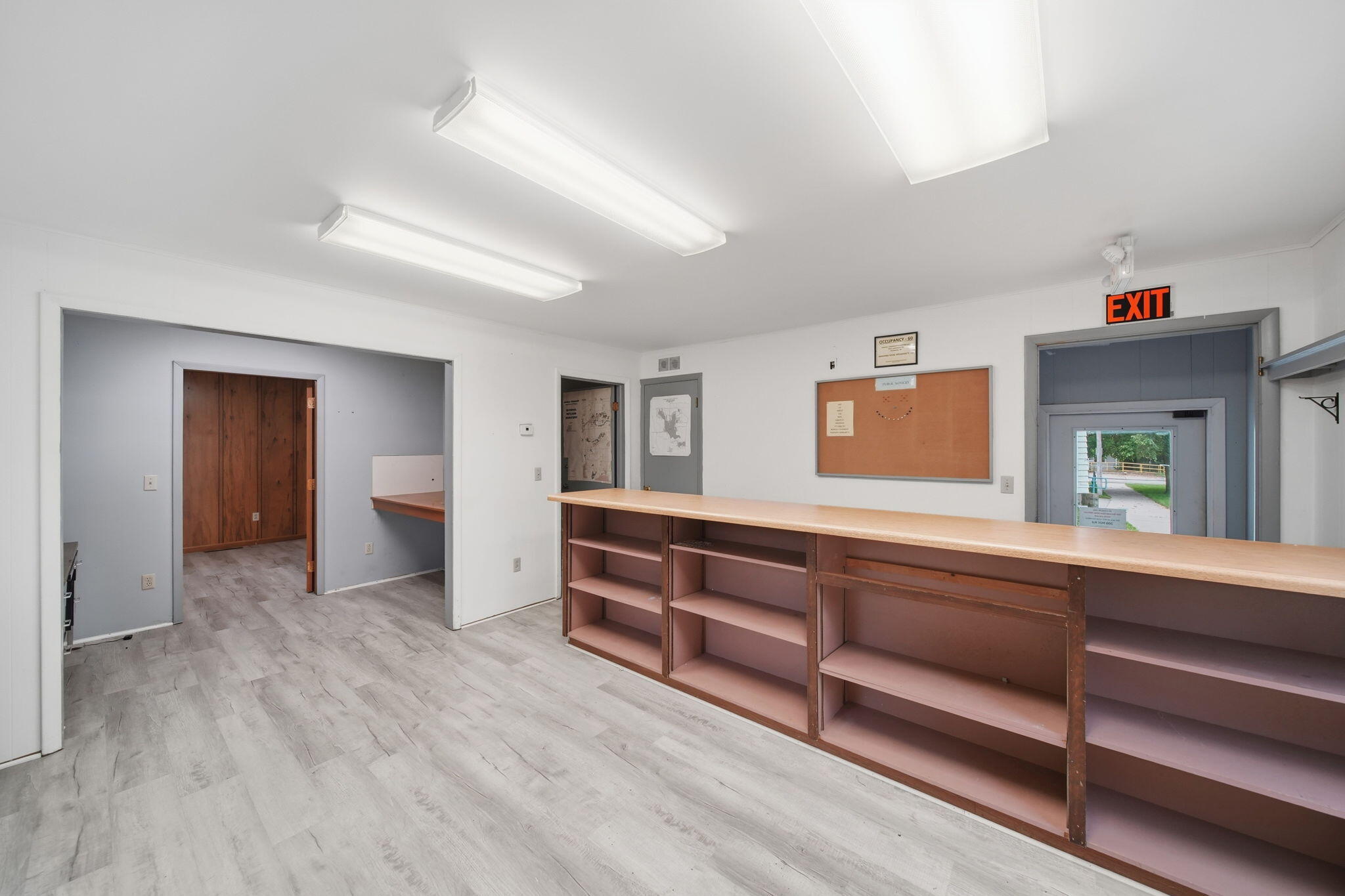 106 E Commercial Street Property Photo 21