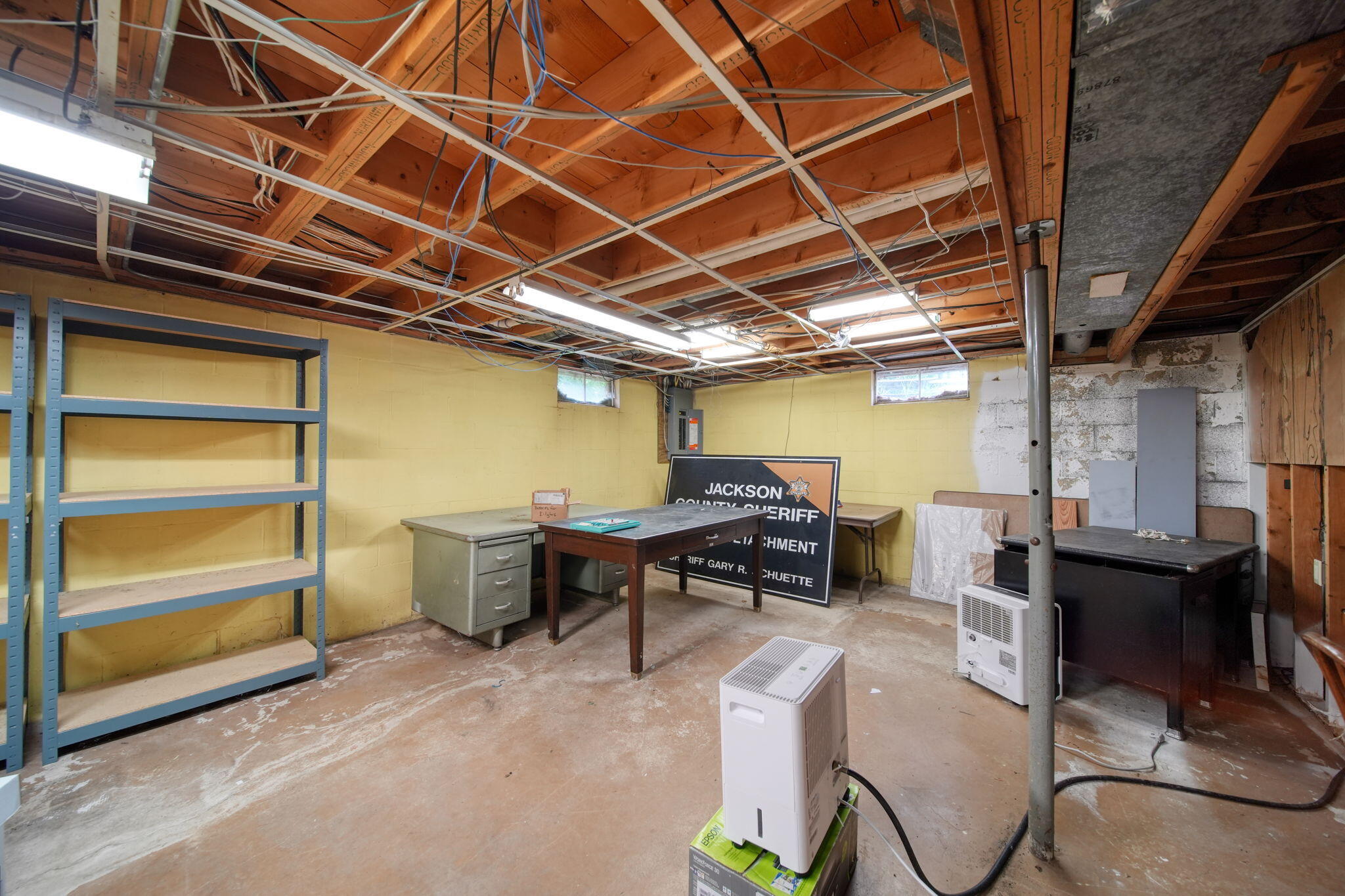 106 E Commercial Street Property Photo 23