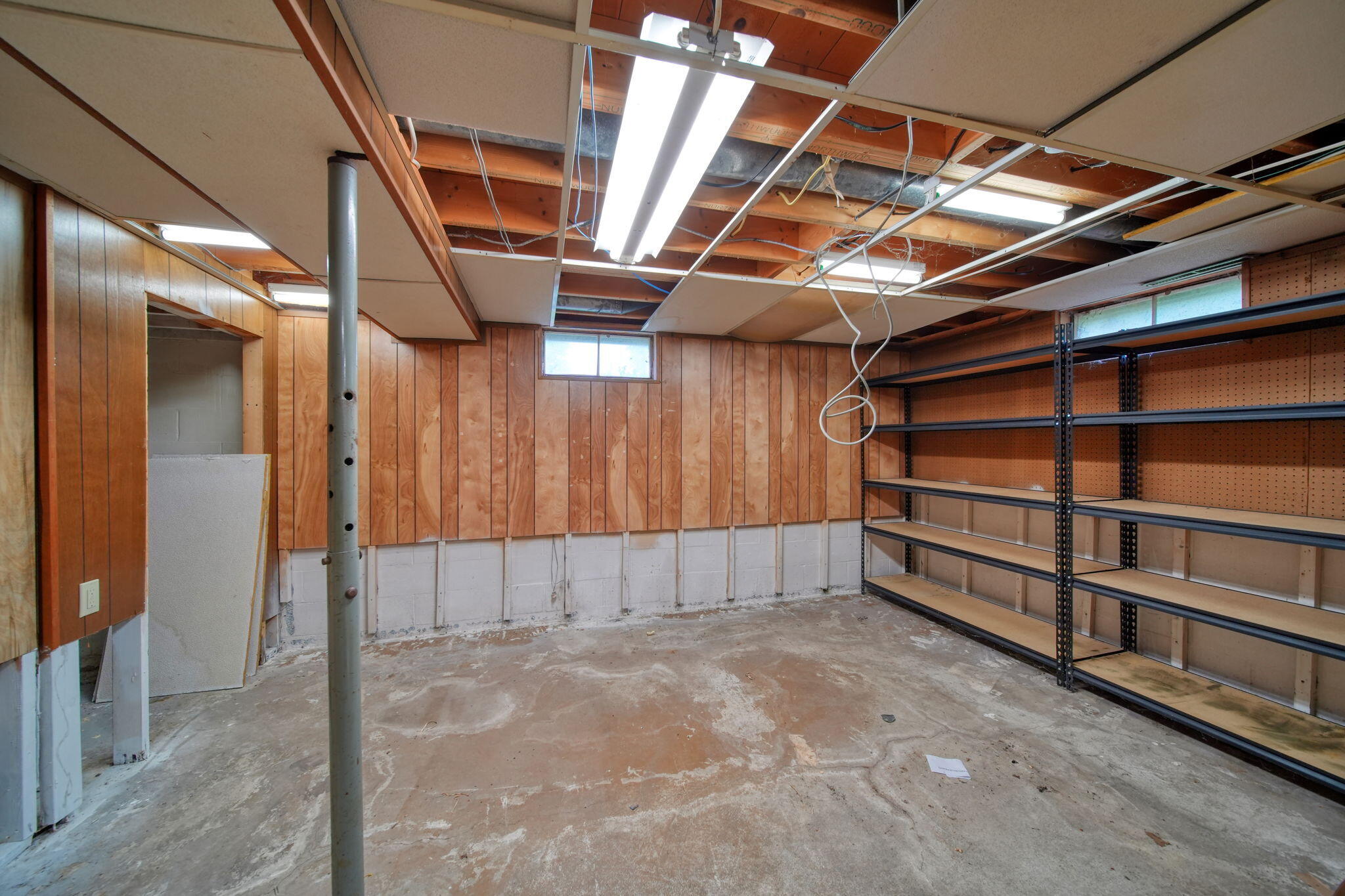 106 E Commercial Street Property Photo 24