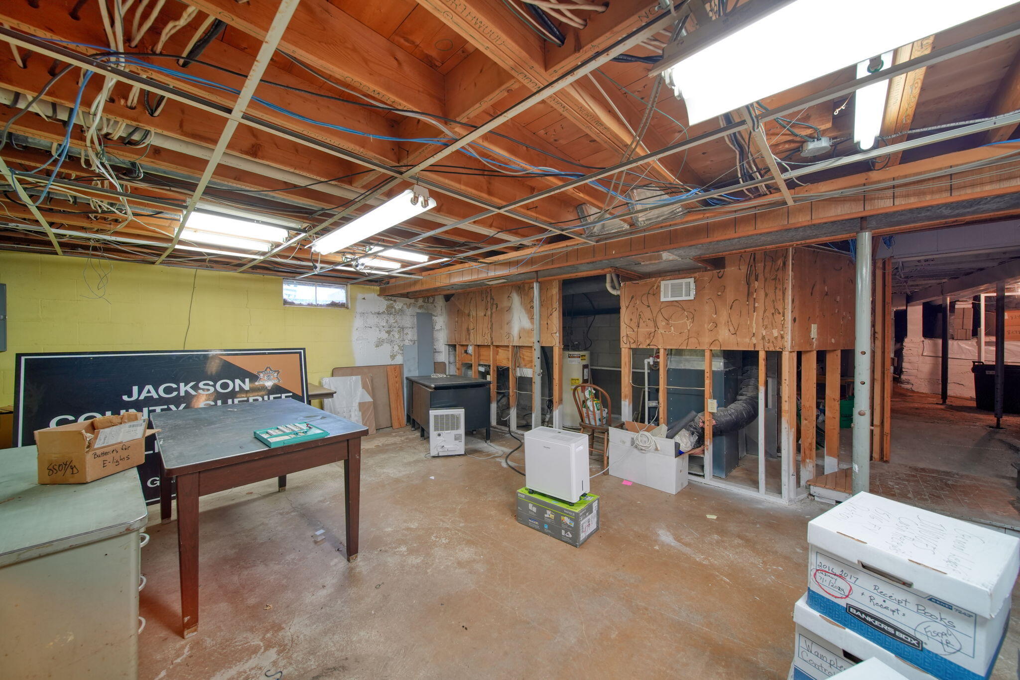 106 E Commercial Street Property Photo 26